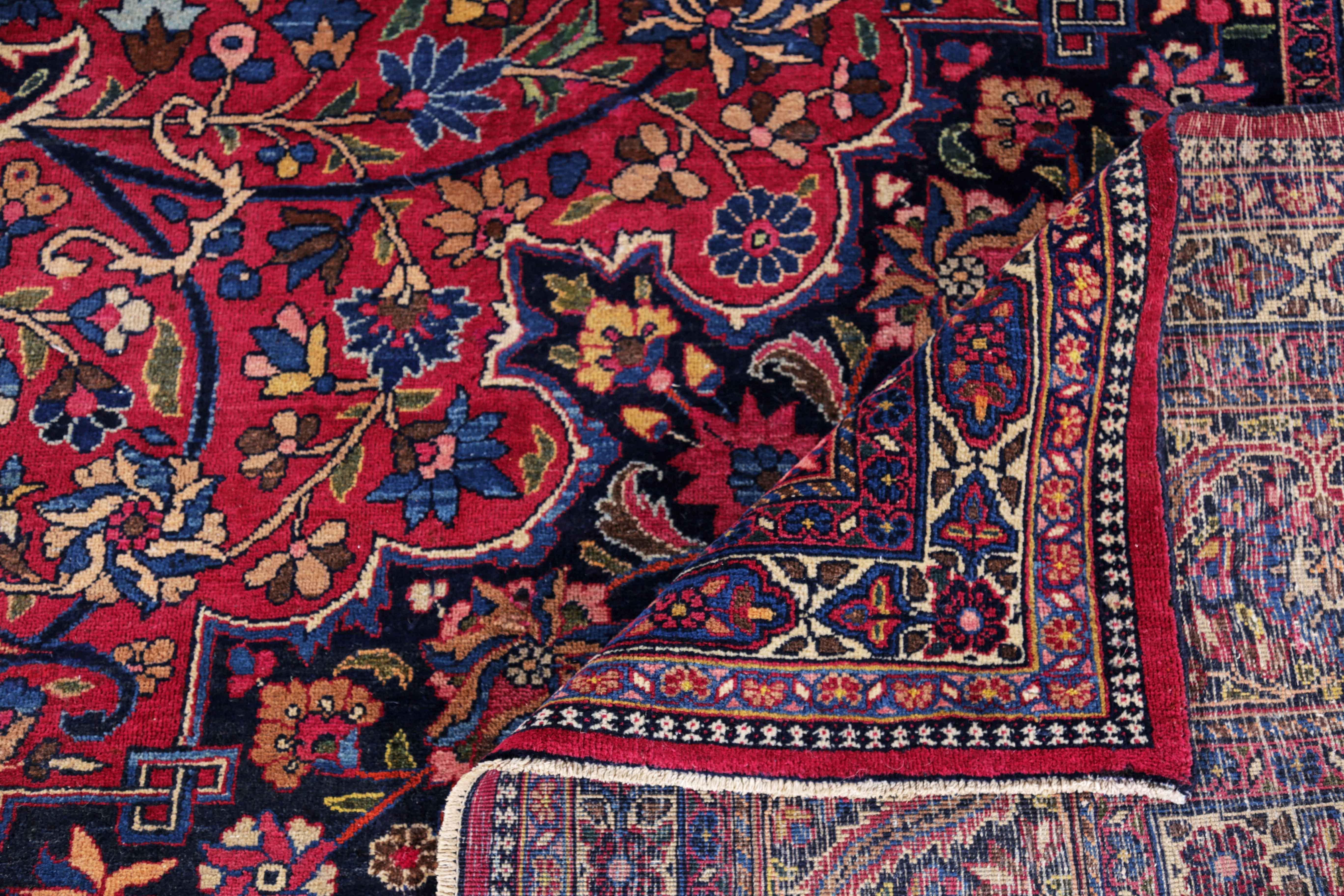 Antiker persischer Teppich im Mashad-Design im Angebot 1