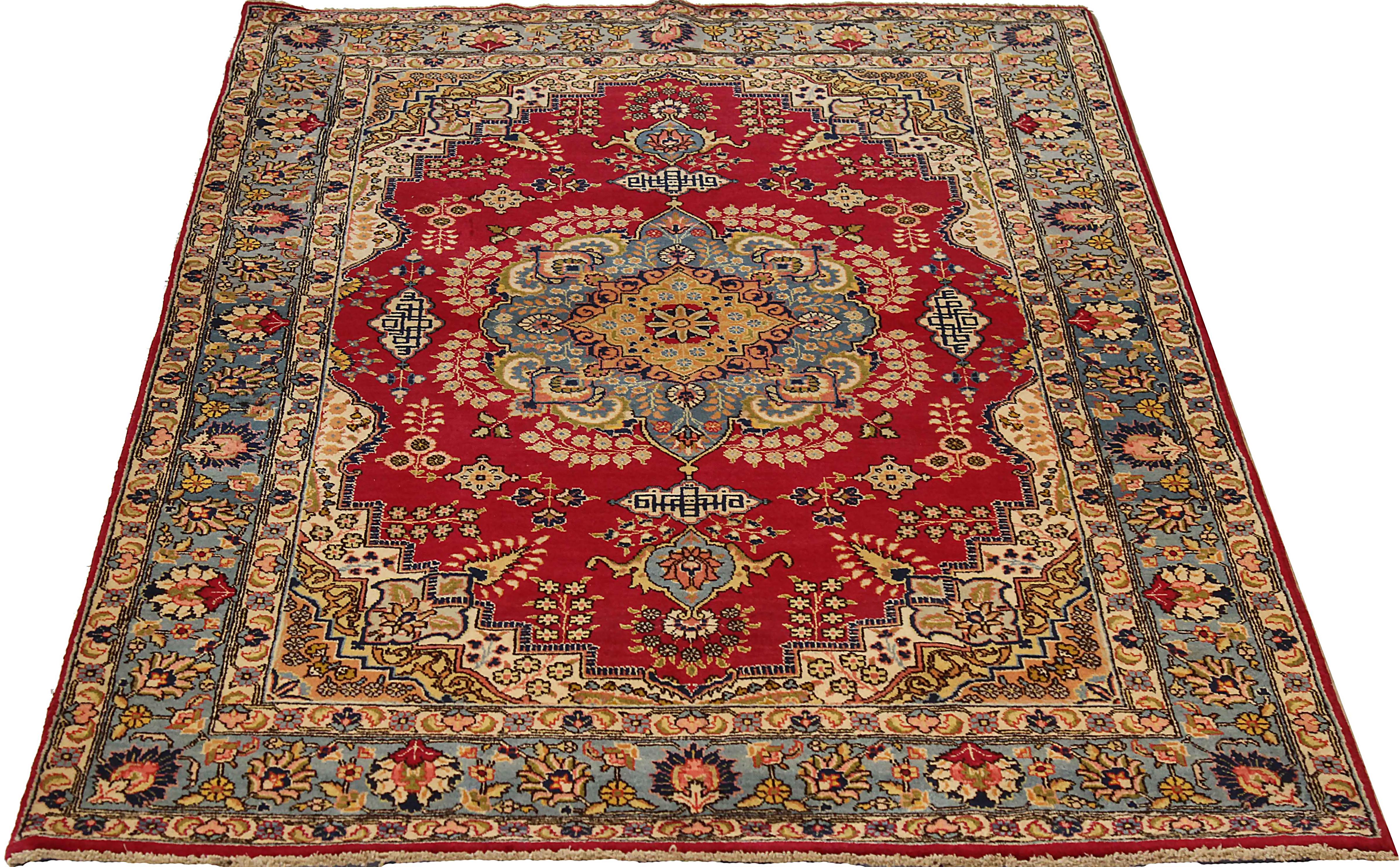 Antiker persischer Teppich, handgewebt aus feinster Schafswolle. Es ist mit natürlichen pflanzlichen Farbstoffen gefärbt, die für Menschen und Haustiere sicher sind. Es handelt sich um ein traditionelles Mashad-Design, das von erfahrenen
