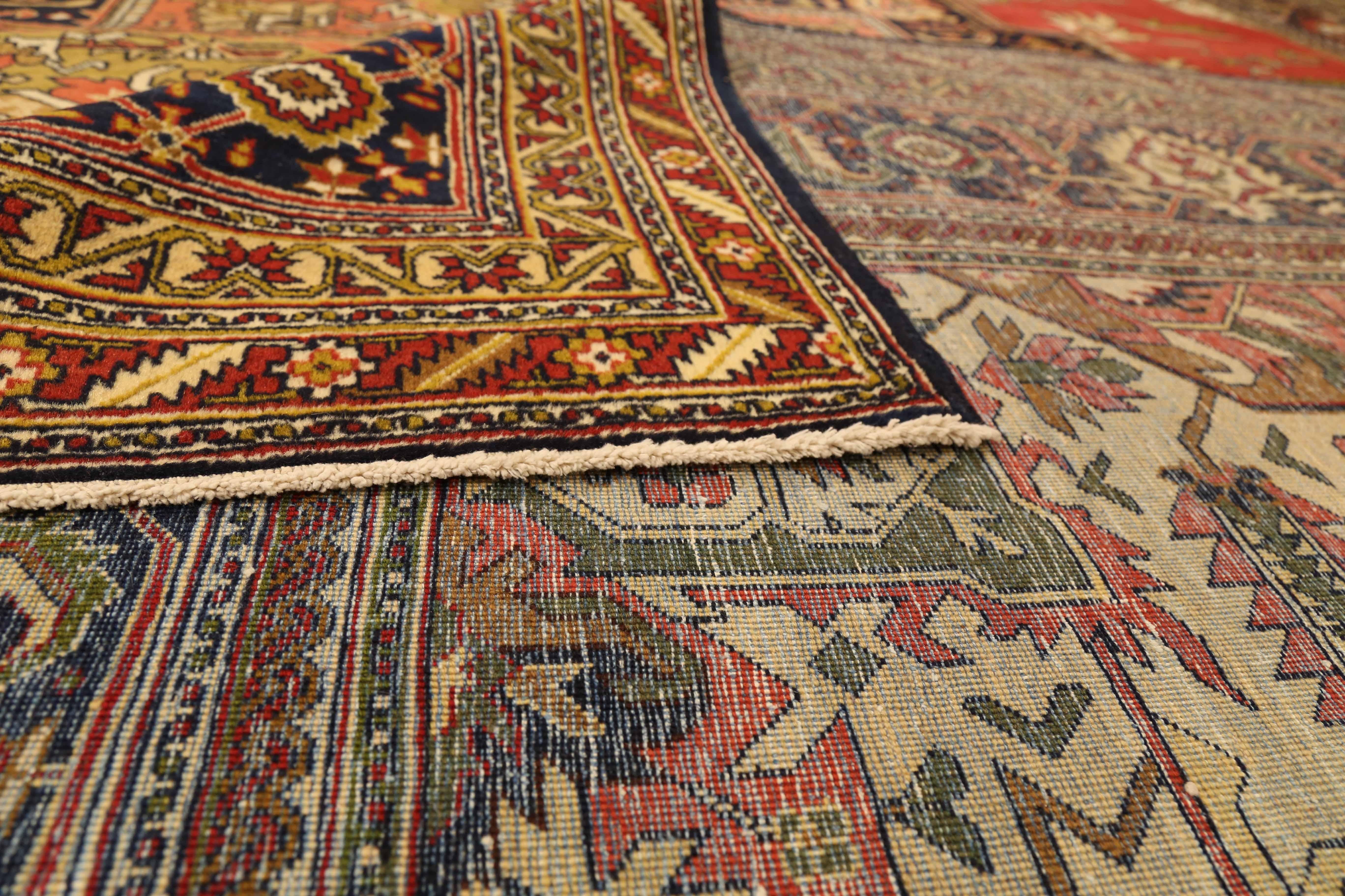 Tessuto a mano Tappeto persiano antico Tabriz Design in vendita