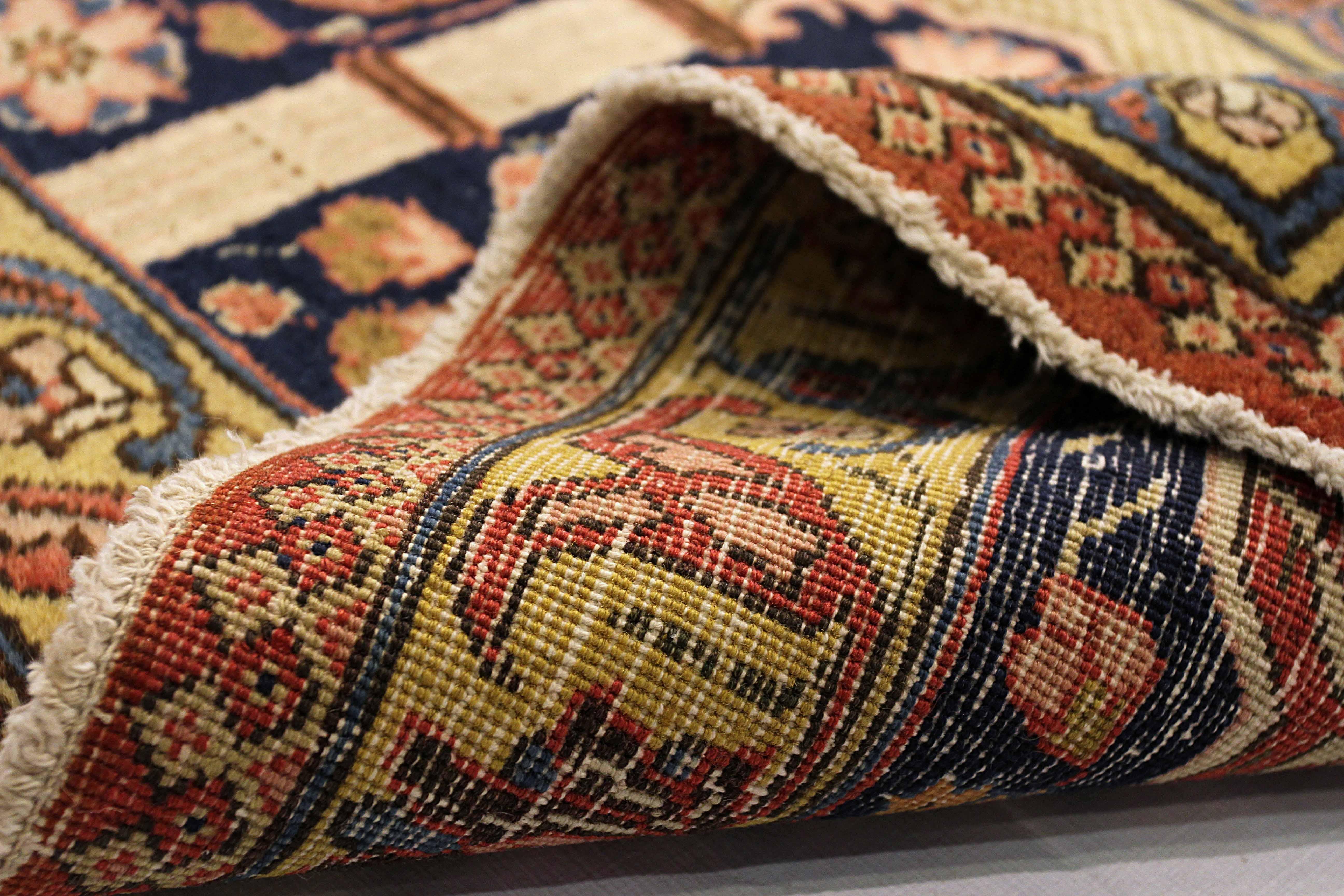 Antiker persischer Teppich im Tabriz-Design (Wolle) im Angebot