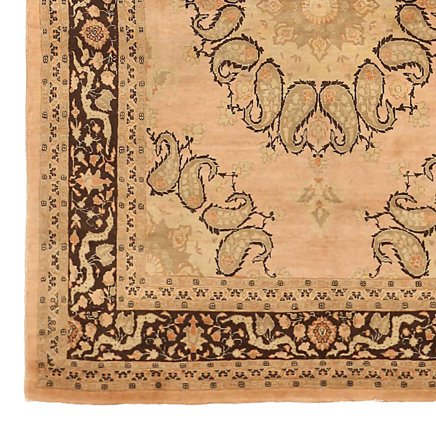 Perse Tapis persan ancien motif Tabriz en vente