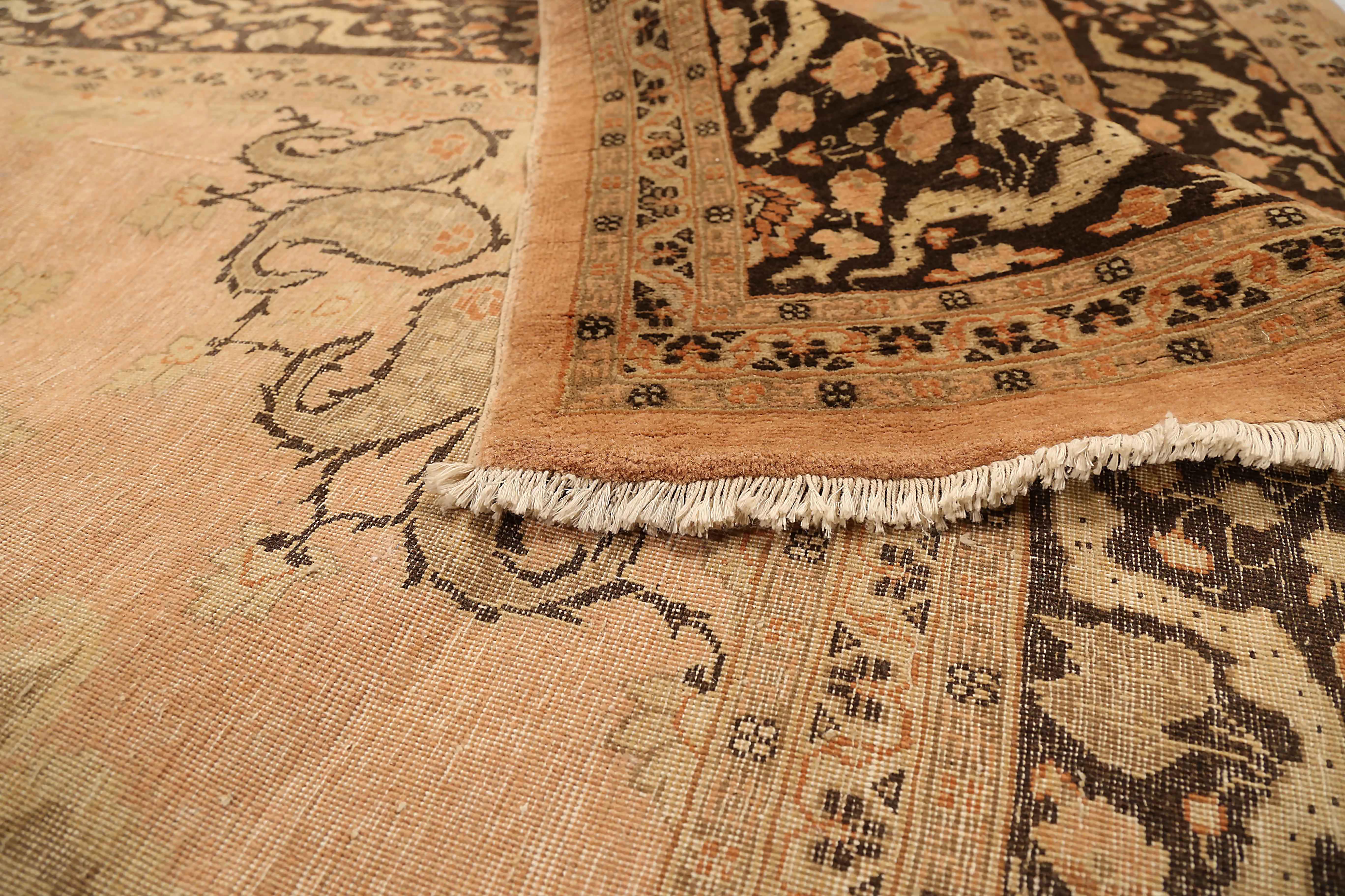 Tissé à la main Tapis persan ancien motif Tabriz en vente