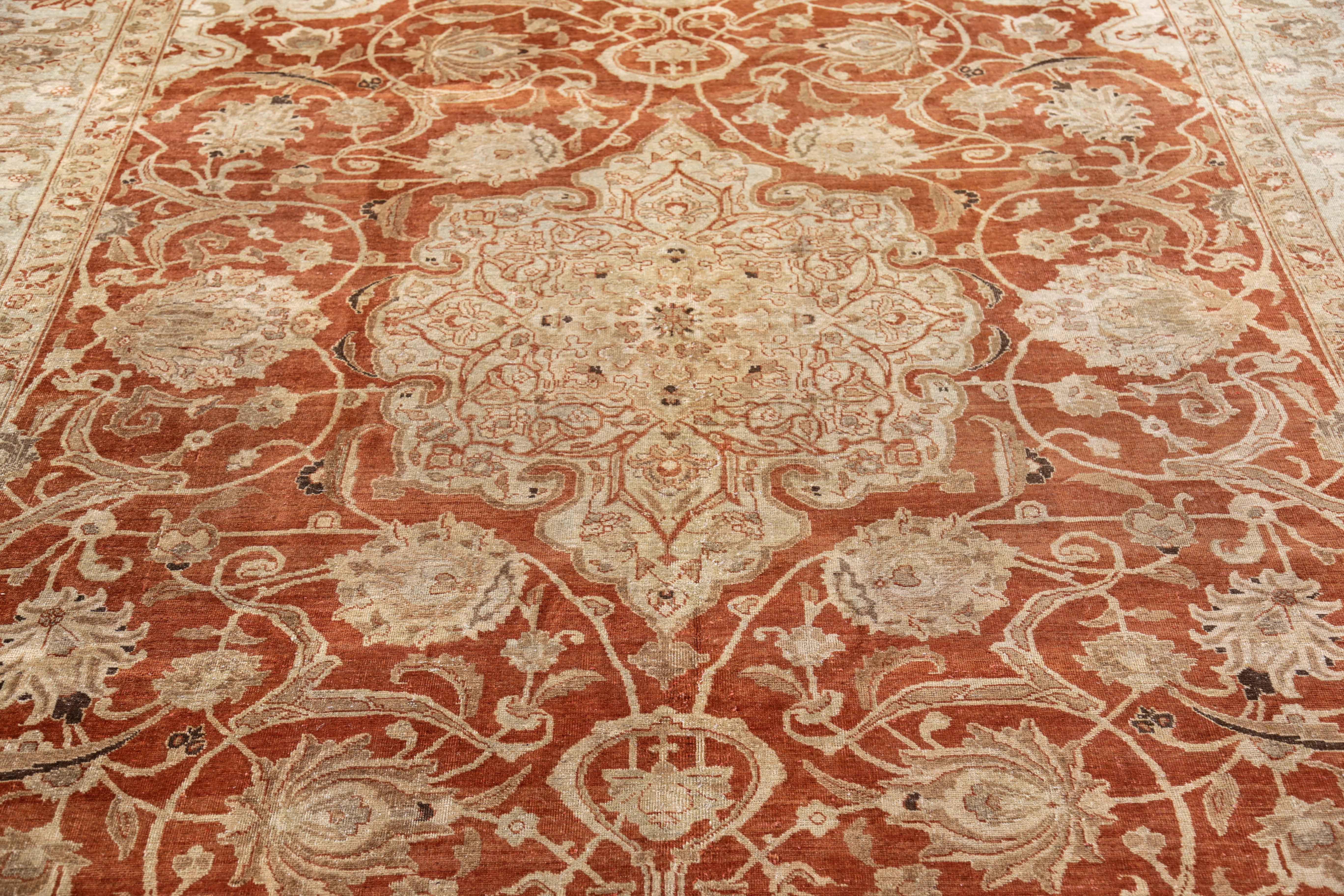 Antique Persian Area Rug Tabriz Design In Excellent Condition For Sale In Dallas, TX