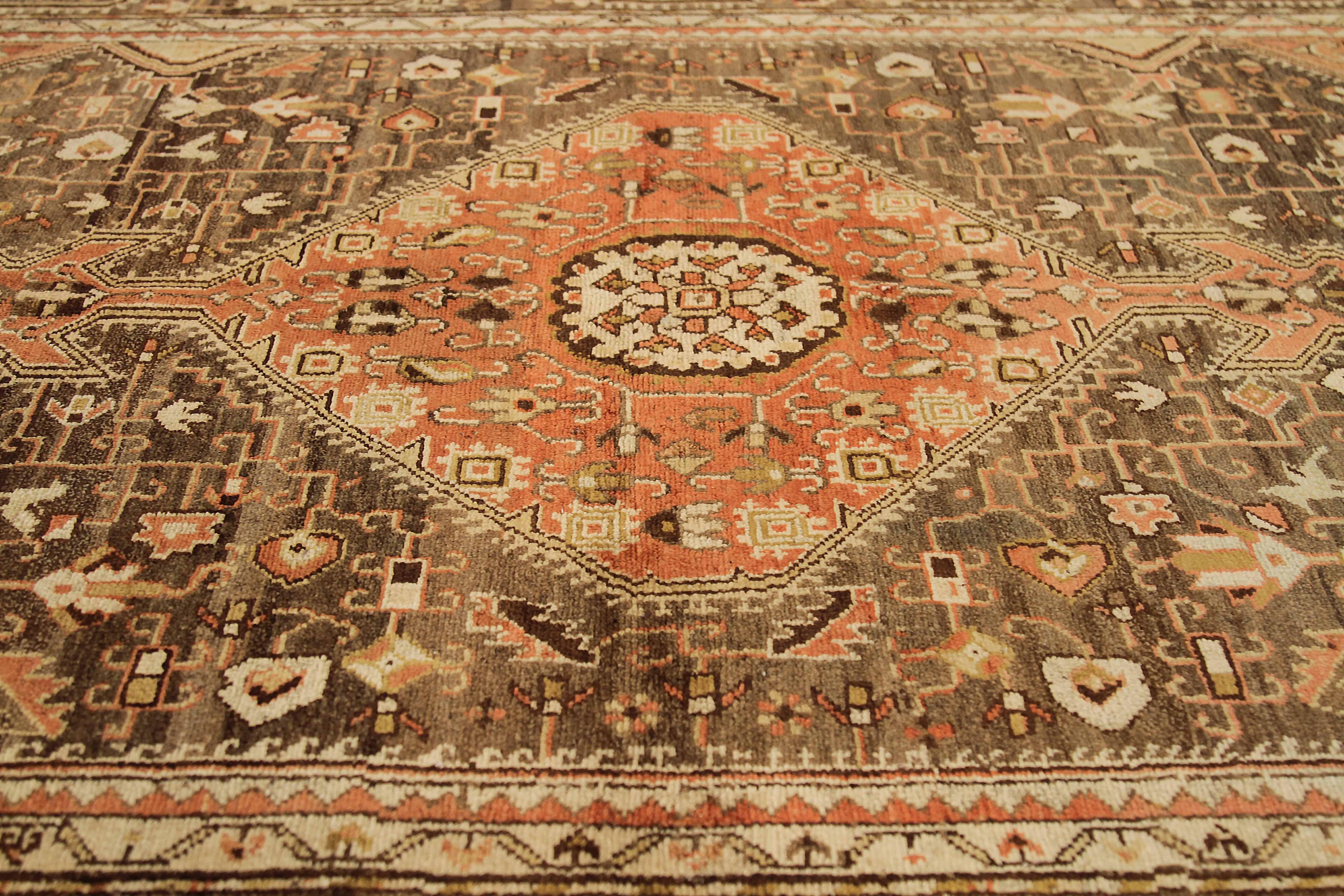 Autre Tapis persan antique Toiserkan Design en vente