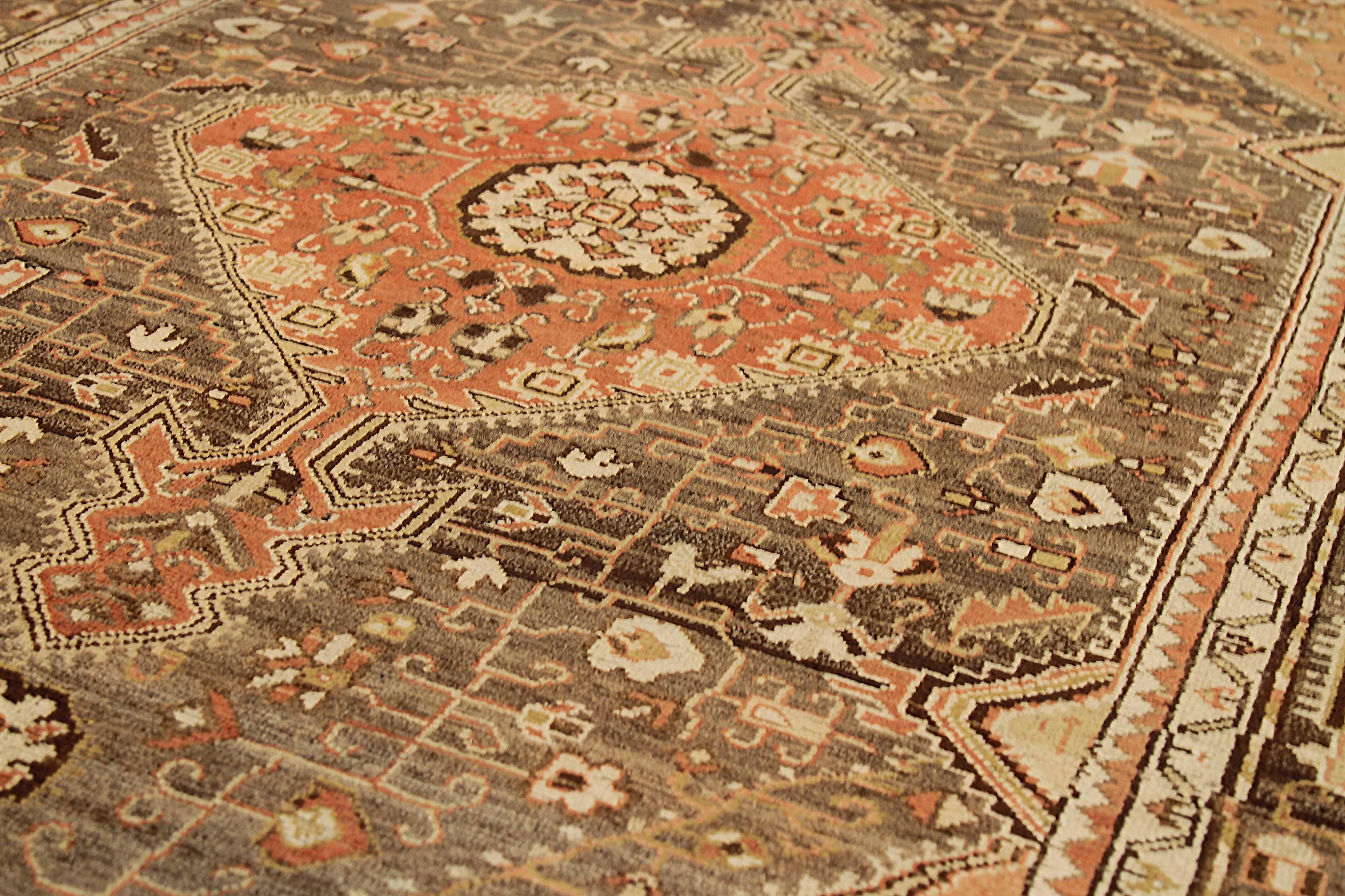 Perse Tapis persan antique Toiserkan Design en vente