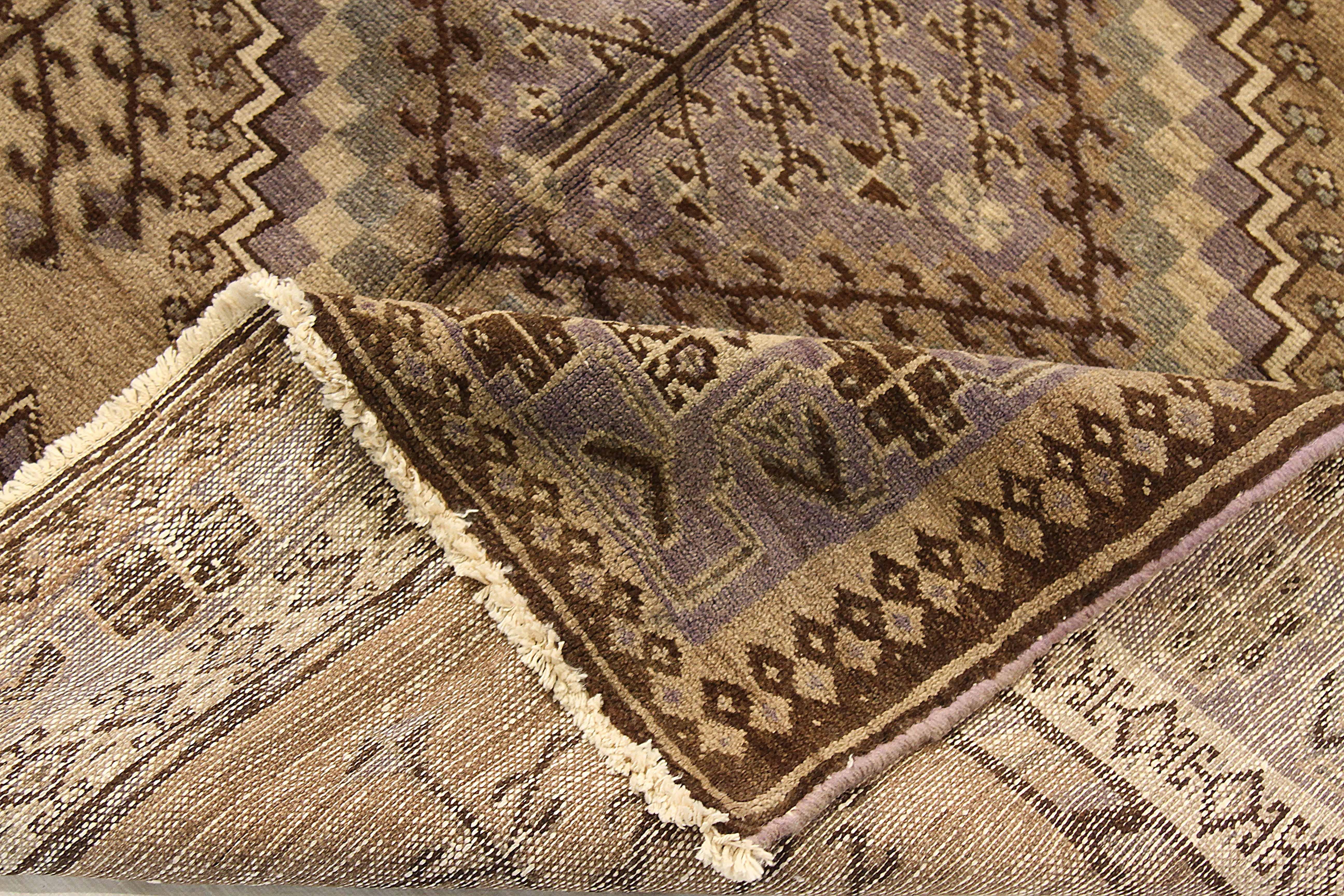 Perse Tapis persan ancien à motif Varamin en vente