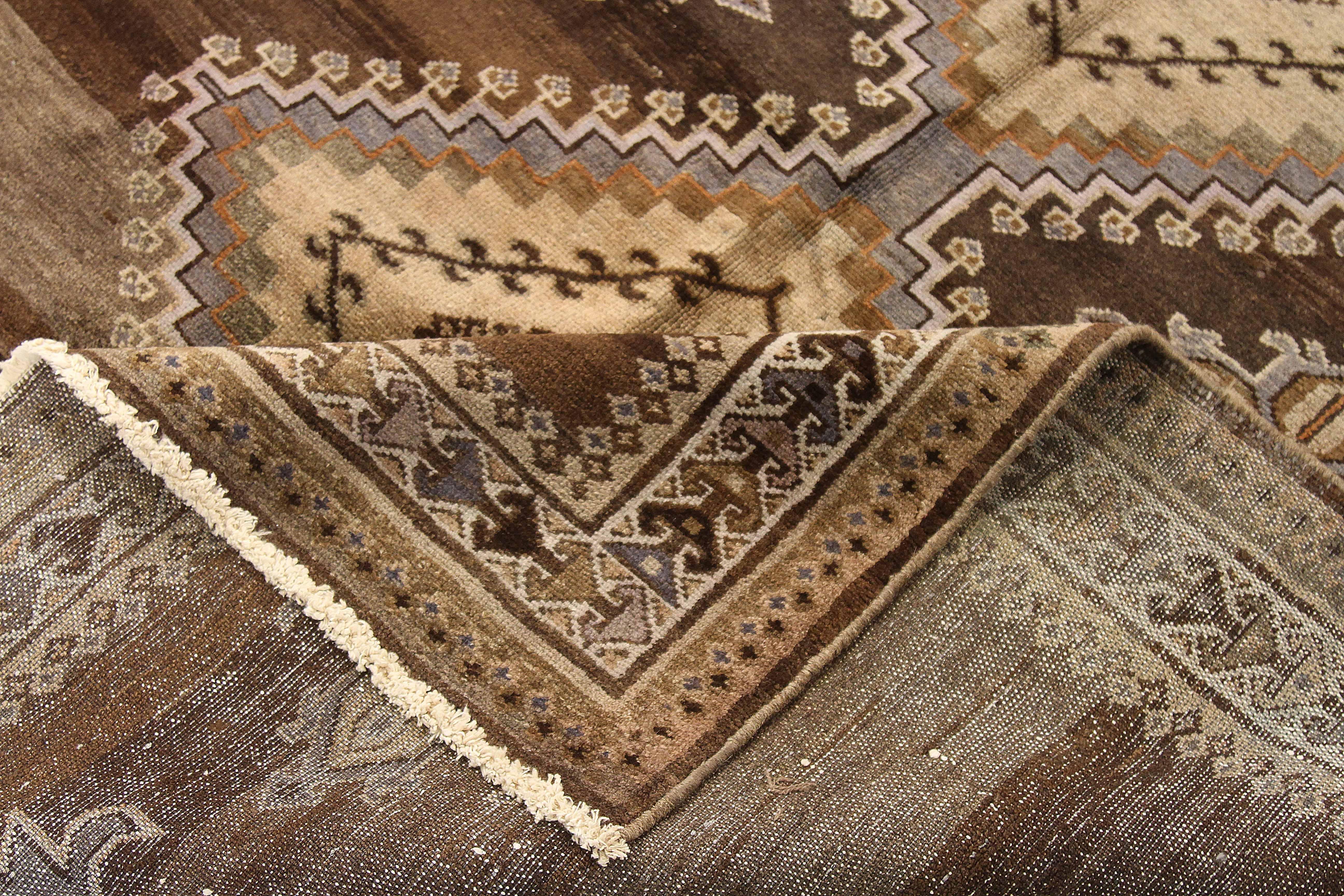 Perse Tapis persan ancien à motif Varamin en vente