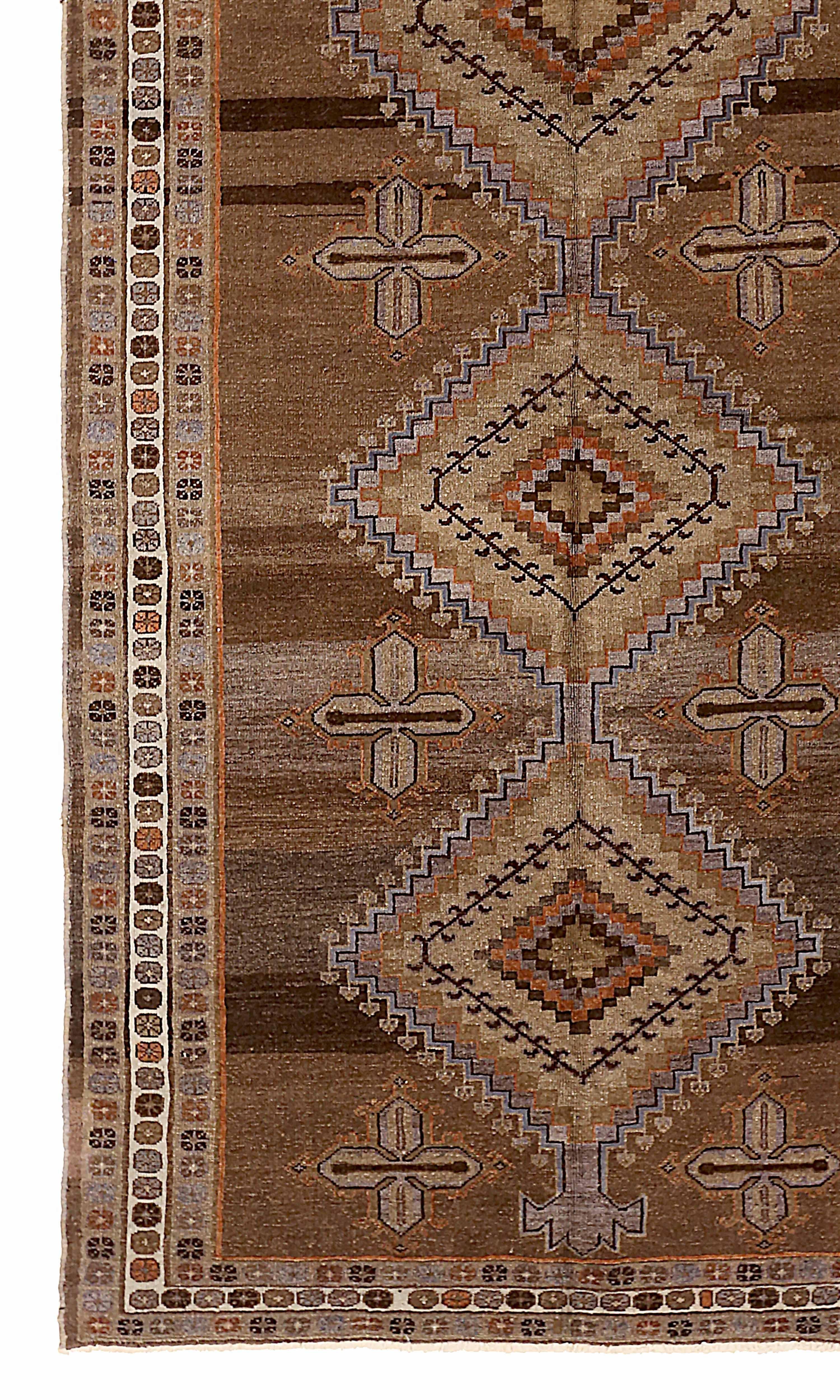 Autre Tapis persan ancien à motif Varamin en vente