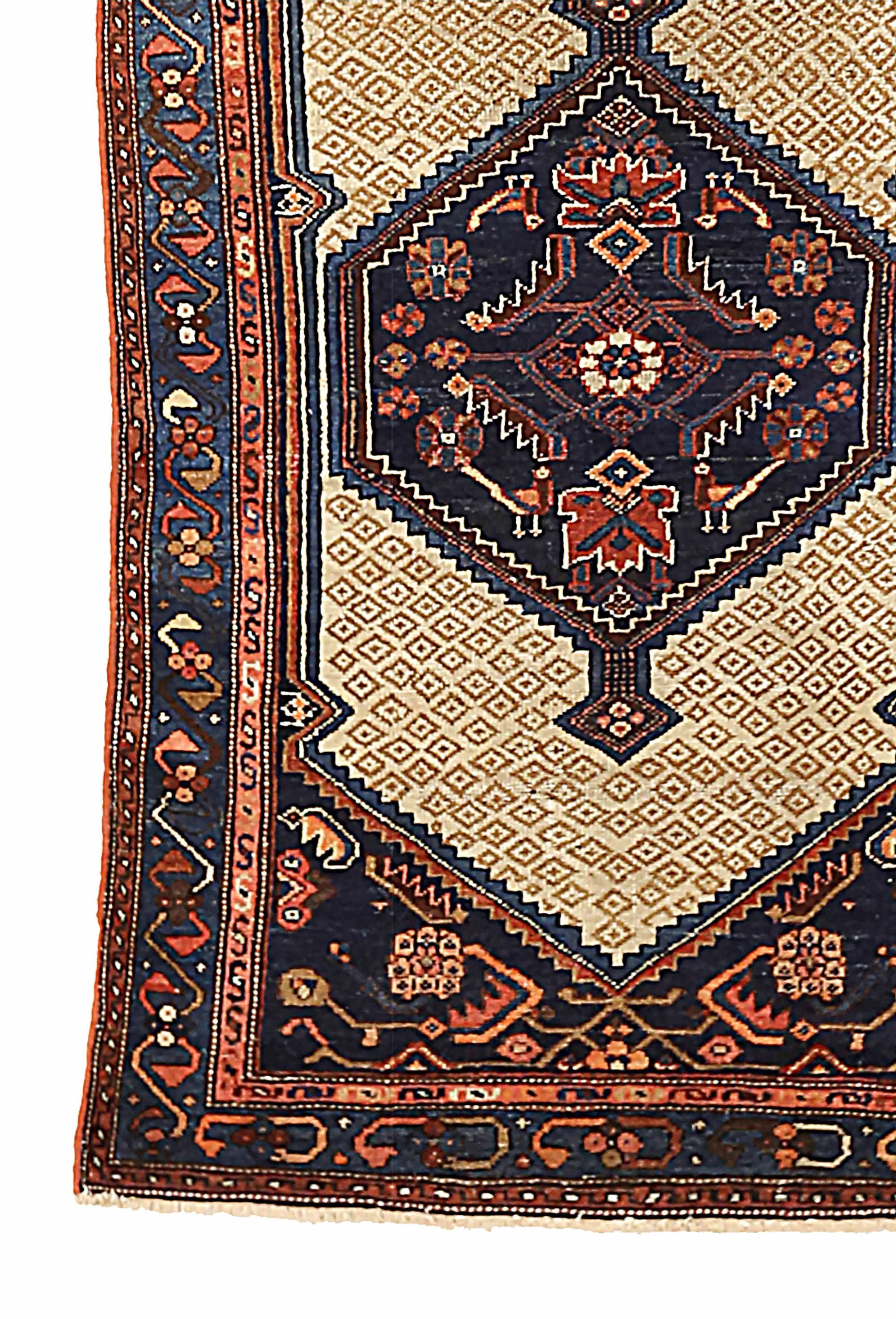 Autre  Tapis persan ancien à motif Zanjan en vente