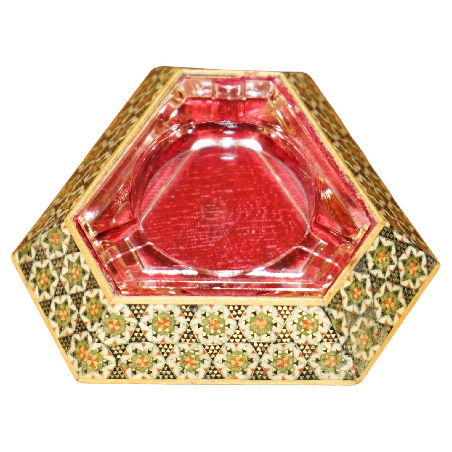 ANTIQUE PERSIAN ASHTRAY WiTH CRANBERRY GLASS TRIANGLE INTERNAL TRAY im Angebot