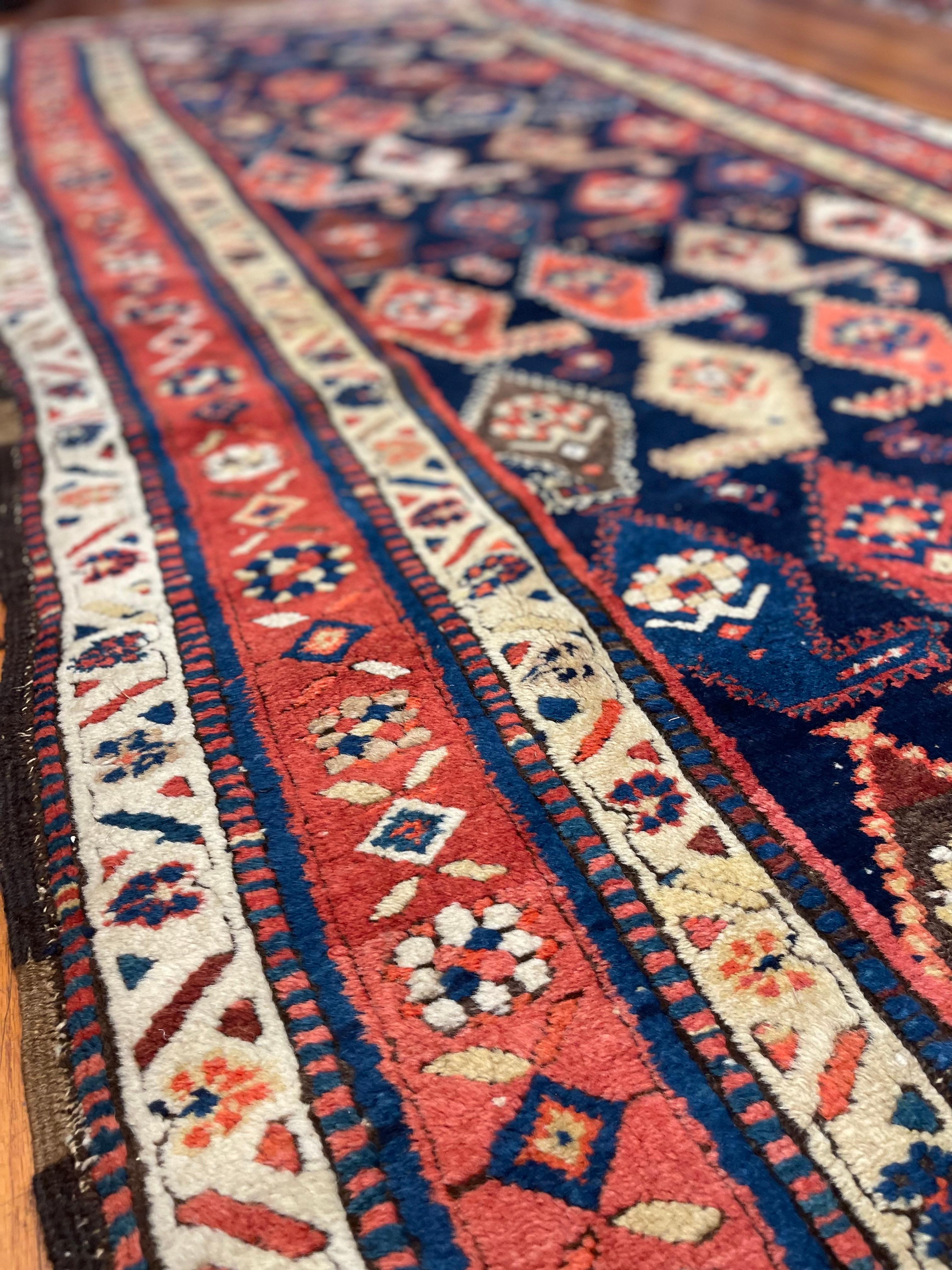 Antiker persischer Azarbayjan-Teppich im Angebot 1
