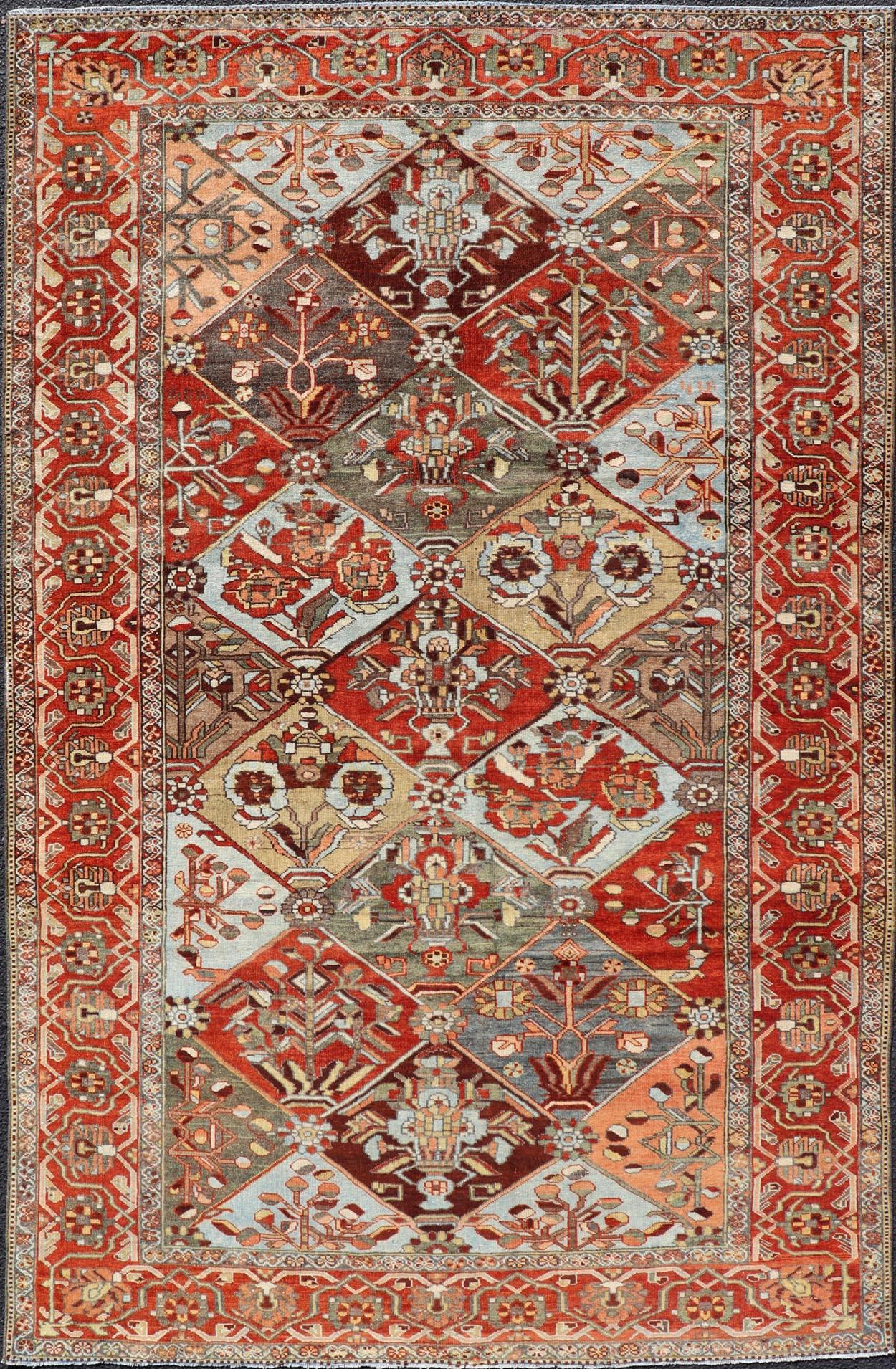 Antiker persischer Bakhitari-Teppich in farbenfrohem Diamant-Garten-Design 