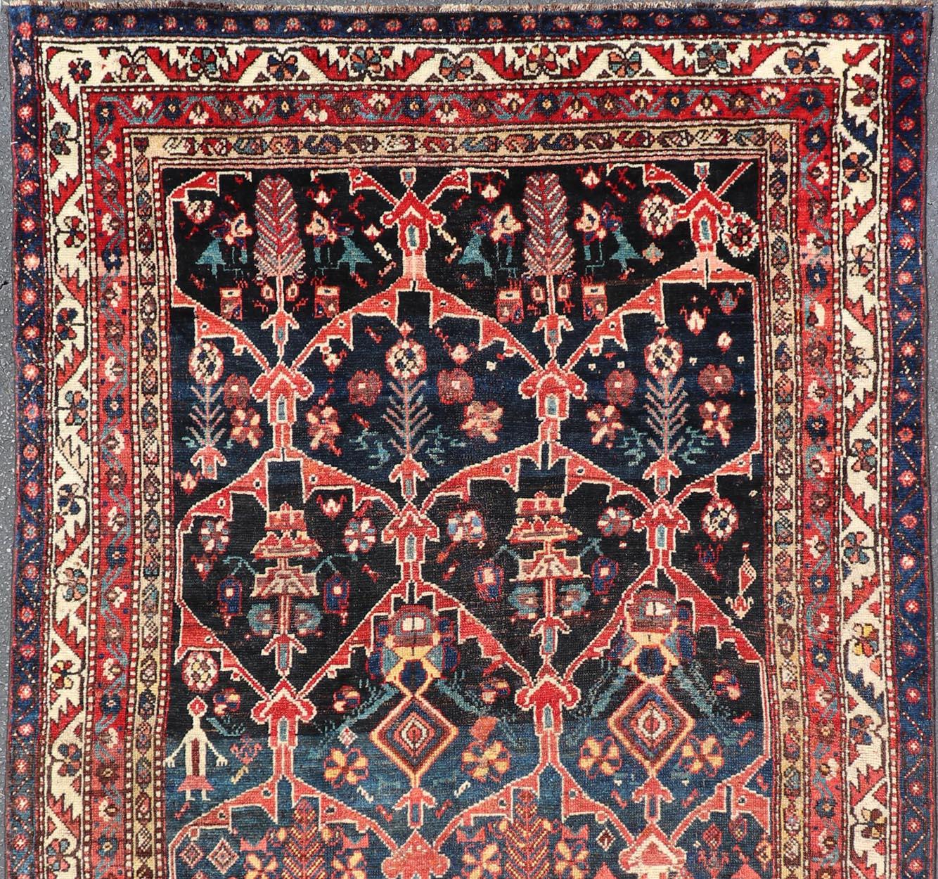 Antiker persischer Bakhitari-Teppich mit buntem, geblümtem Medaillon-Design (20. Jahrhundert) im Angebot