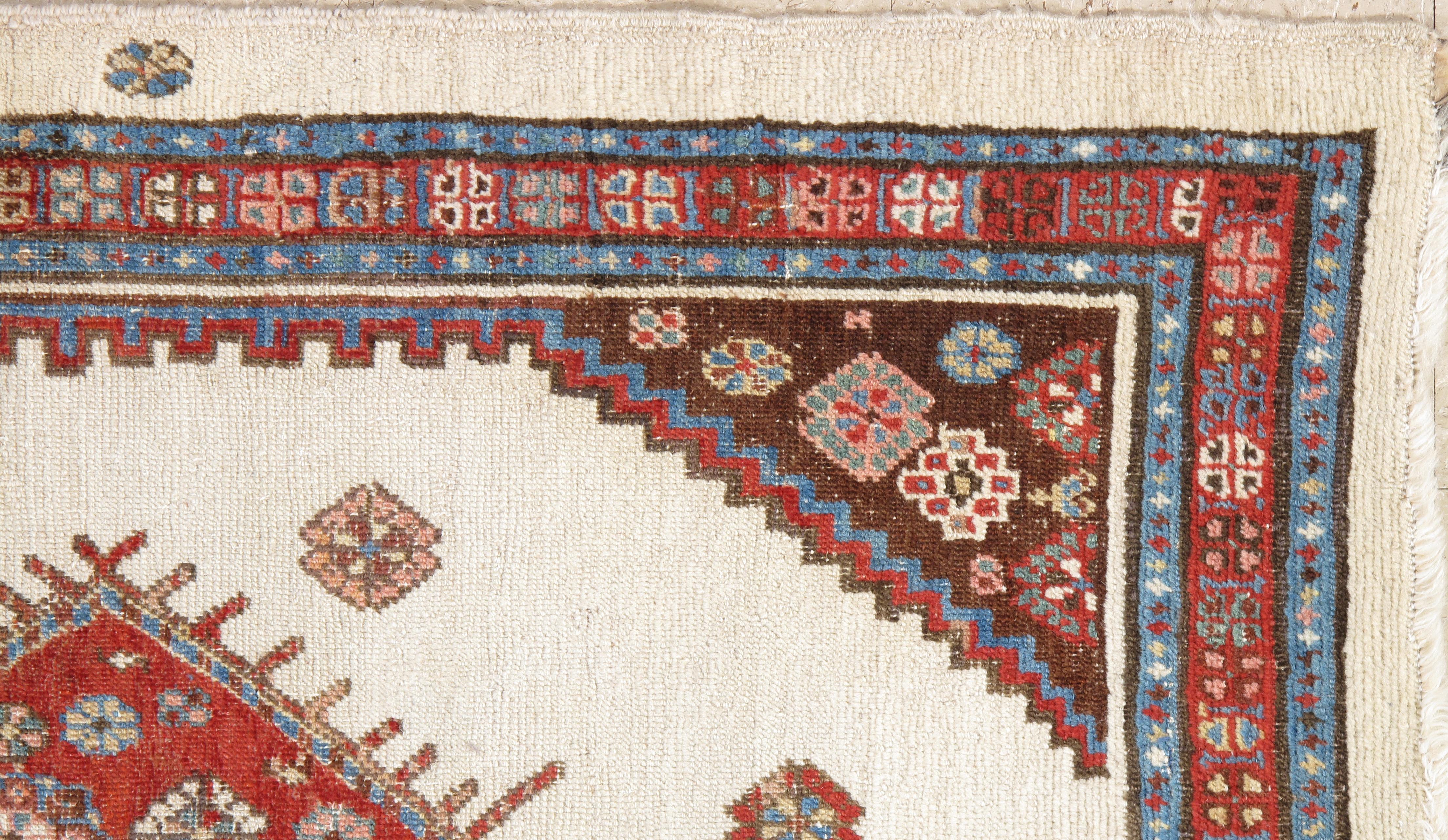 Antiker persischer Bakhshaish-Teppich, handgefertigter orientalischer Wollteppich, elfenbeinfarben und rostfarben (Persisch) im Angebot