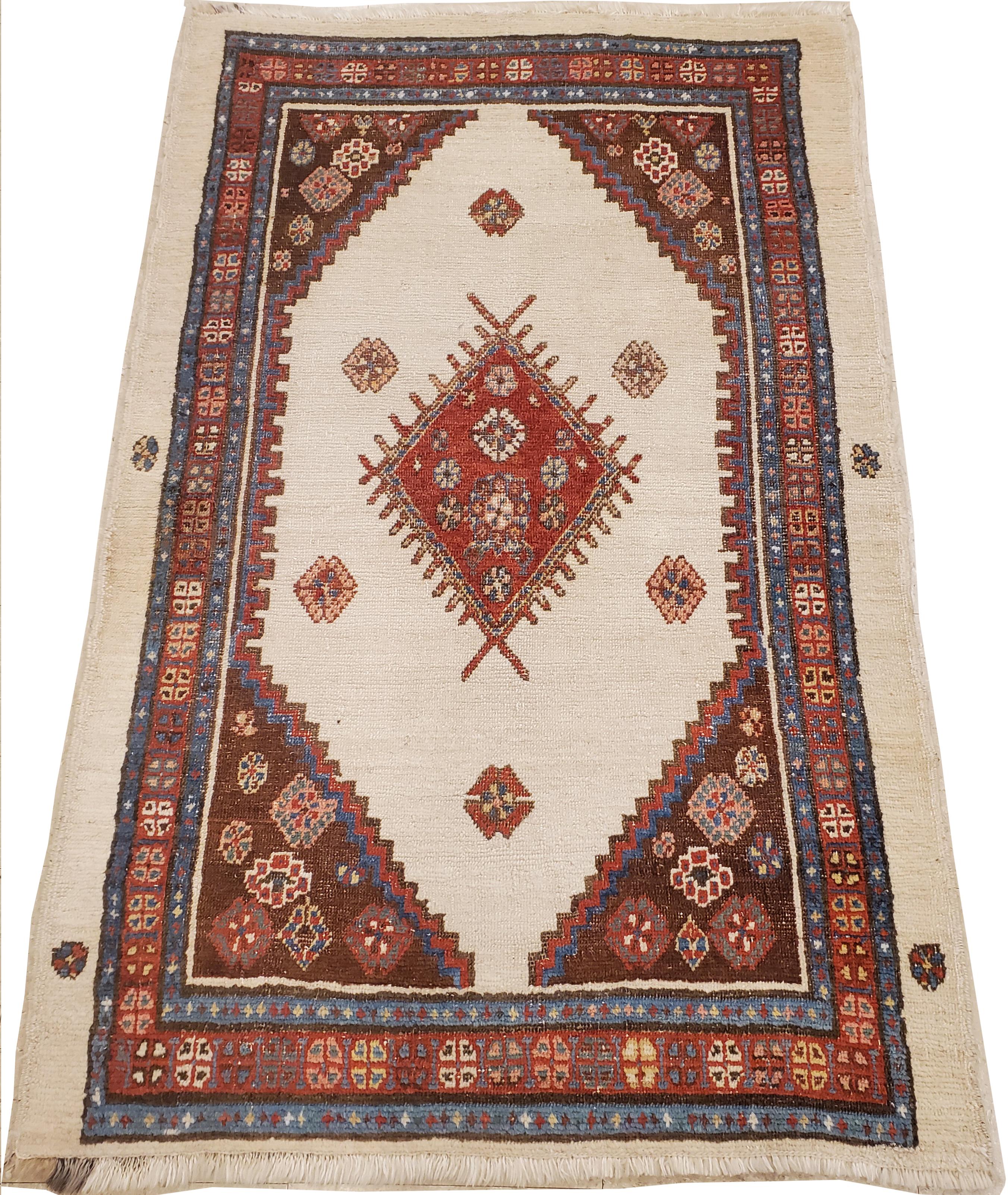 Antiker persischer Bakhshaish-Teppich, handgefertigter orientalischer Wollteppich, elfenbeinfarben und rostfarben (Handgeknüpft) im Angebot
