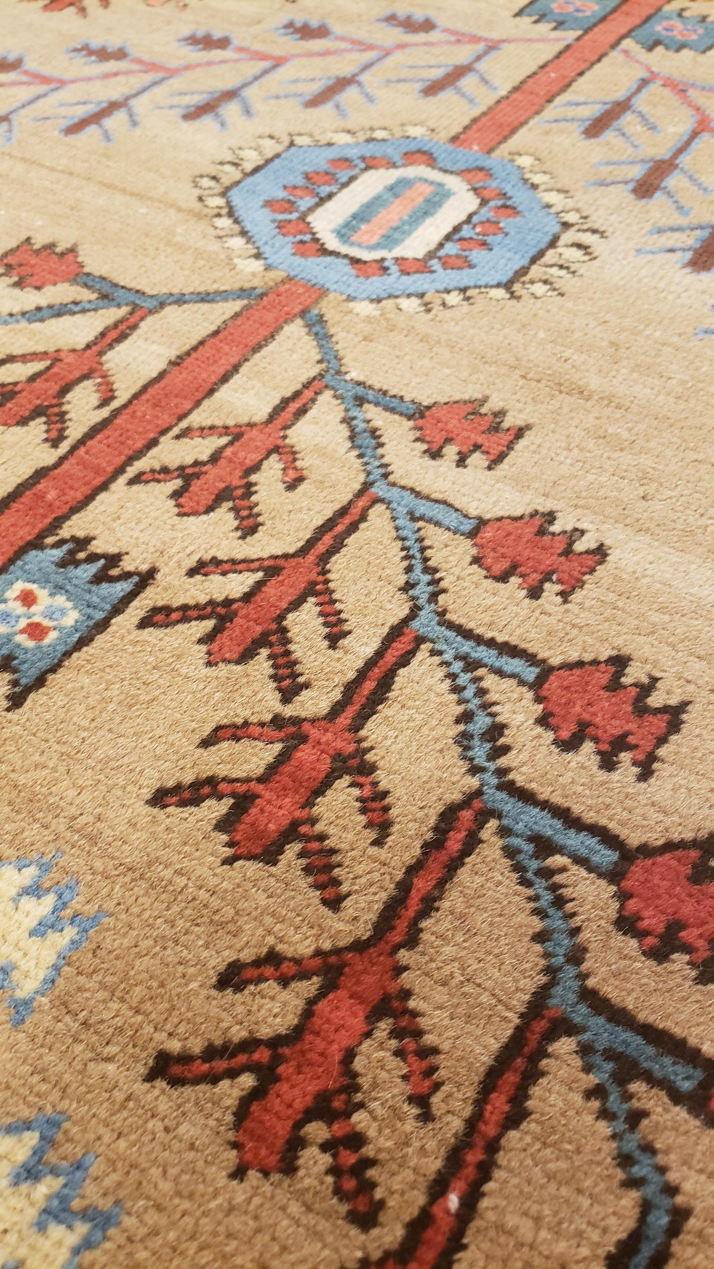 Antiker persischer Bakhshaish-Teppich, handgefertigter orientalischer Wollteppich, elfenbeinfarben und hellblau (19. Jahrhundert) im Angebot