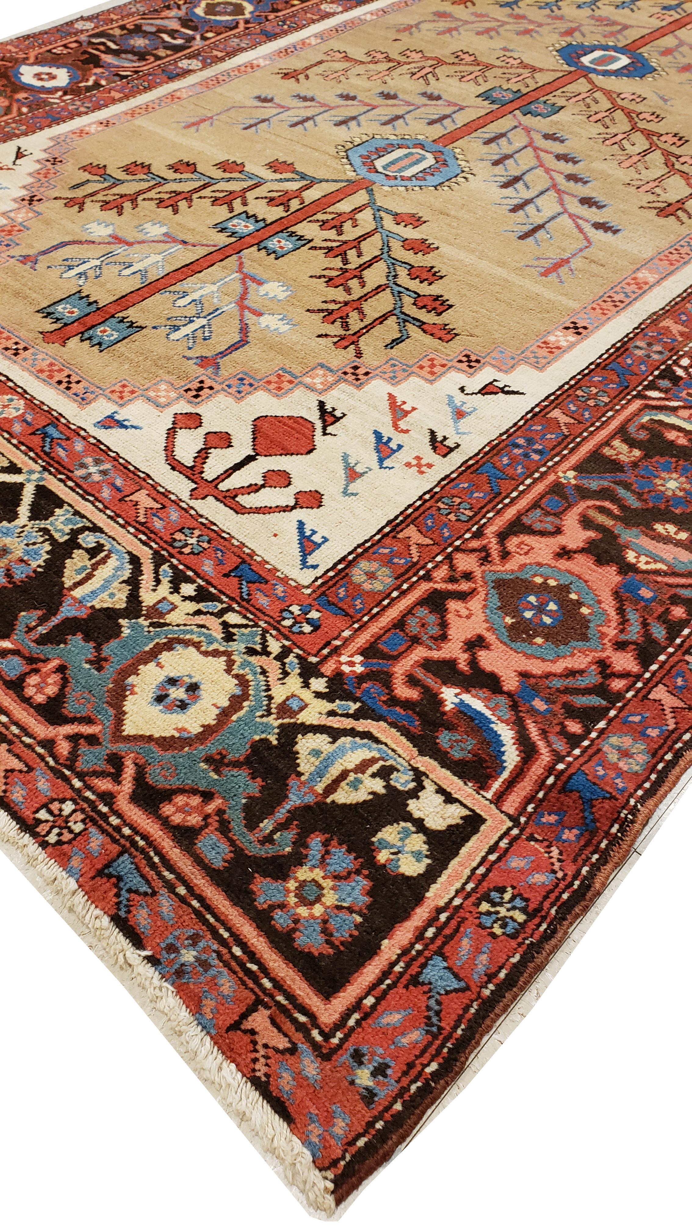 Antiker persischer Bakhshaish-Teppich, handgefertigter orientalischer Wollteppich, elfenbeinfarben und hellblau im Angebot 1