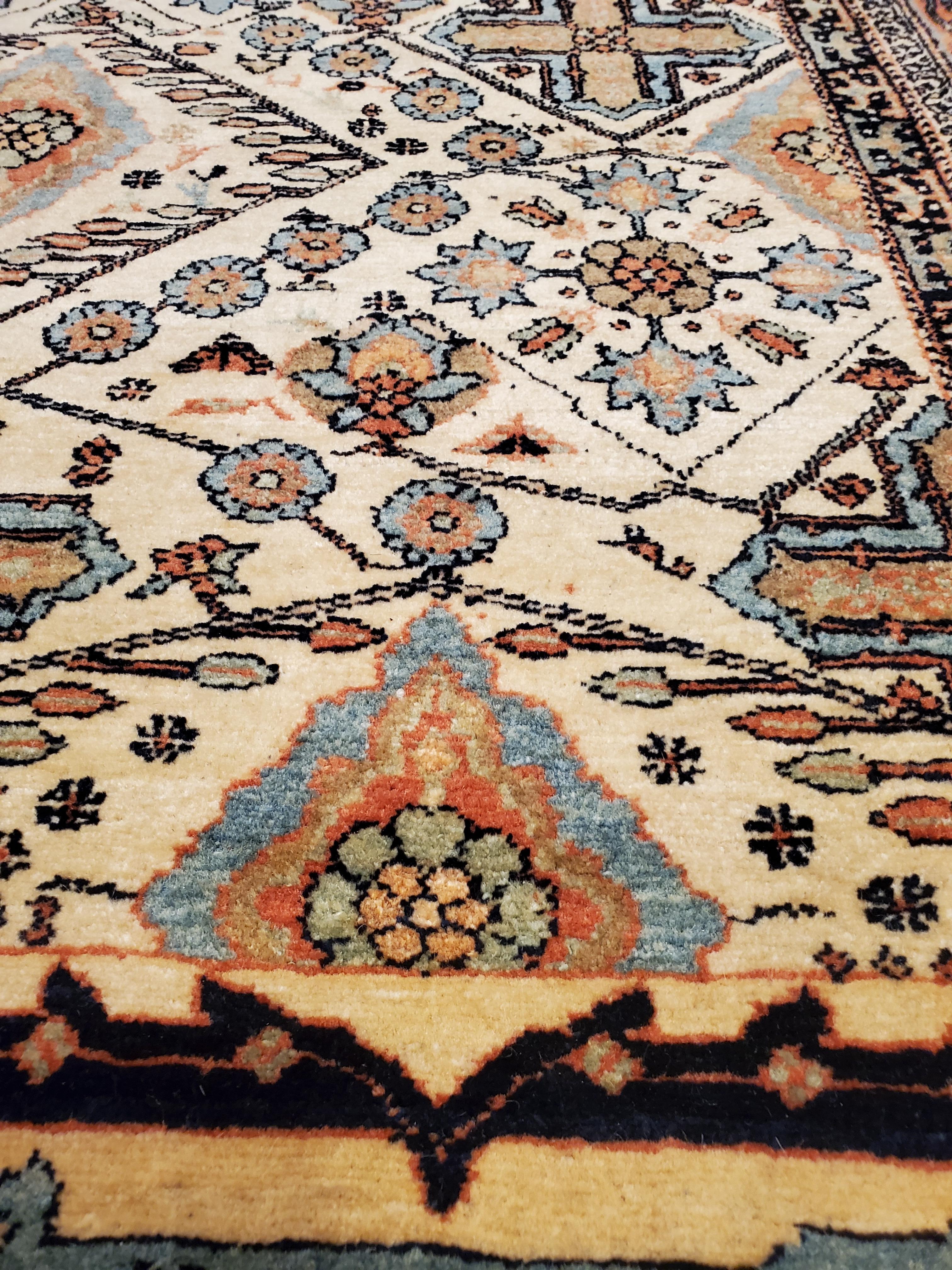Antique Persian Bakhshaish Carpet, Handmade Wool Rug, Ivory and Rust For Sale 4