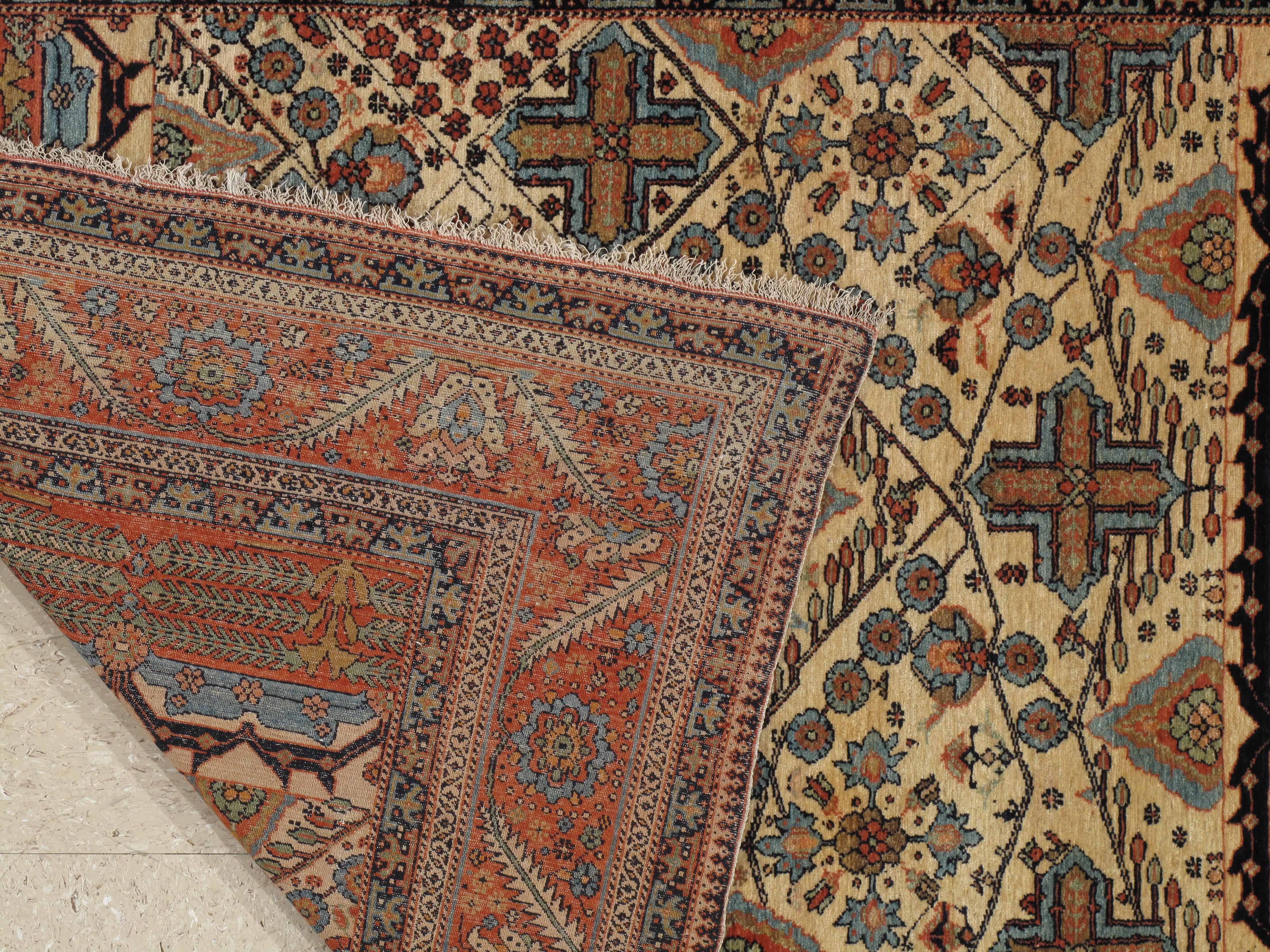 Antiker persischer Bakhshaish-Teppich, handgefertigt, elfenbeinfarben und rostfarben (Persisch) im Angebot