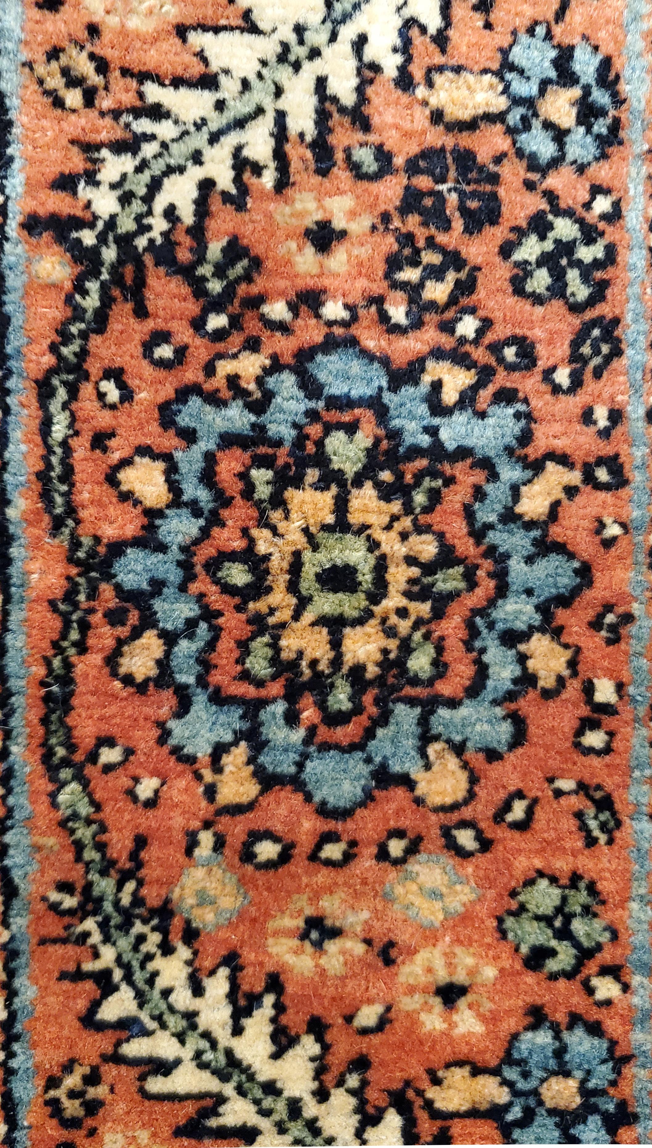 Antique Persian Bakhshaish Carpet, Handmade Wool Rug, Ivory and Rust In Excellent Condition For Sale In Port Washington, NY