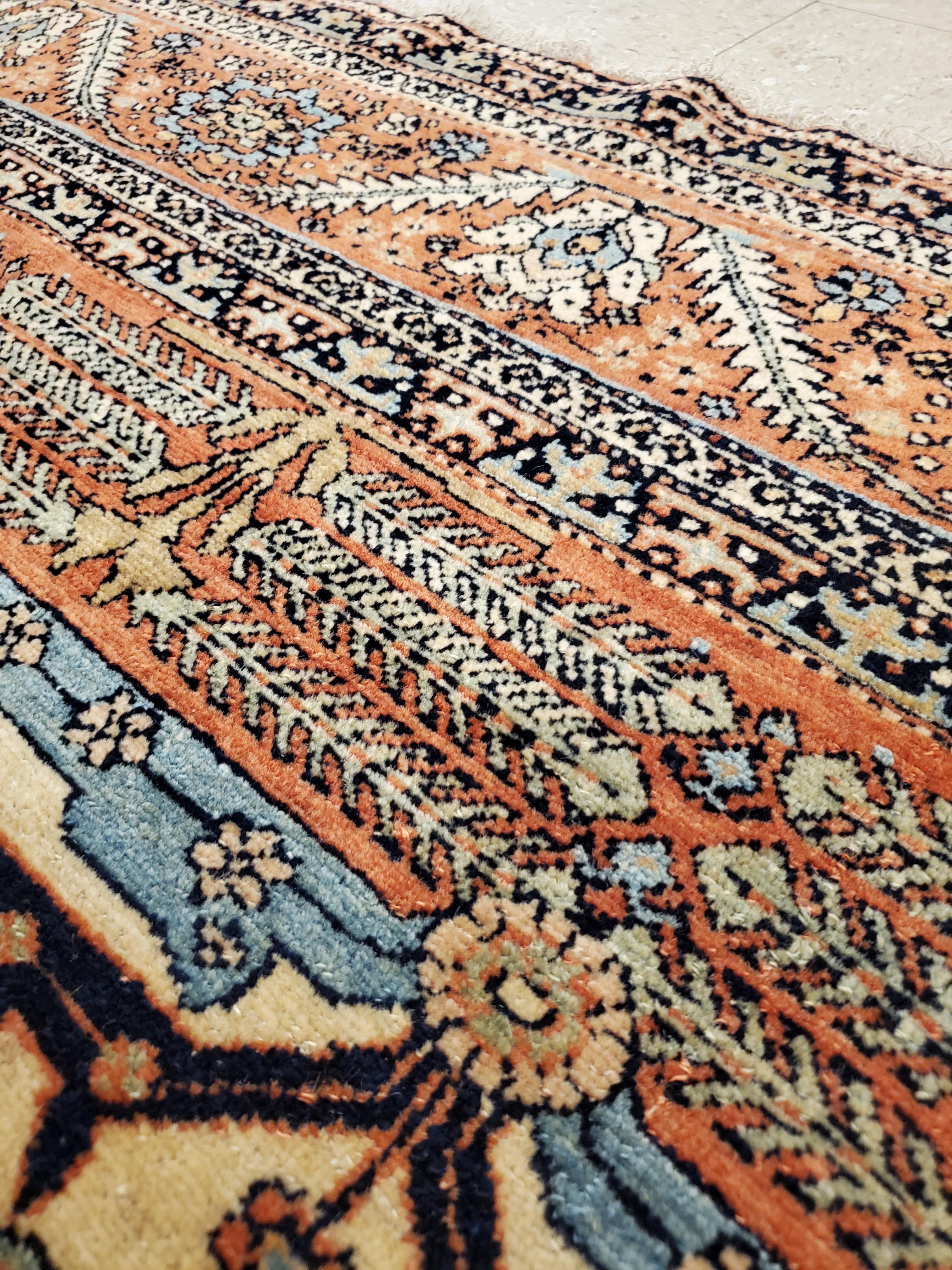 Antique Persian Bakhshaish Carpet, Handmade Wool Rug, Ivory and Rust For Sale 1