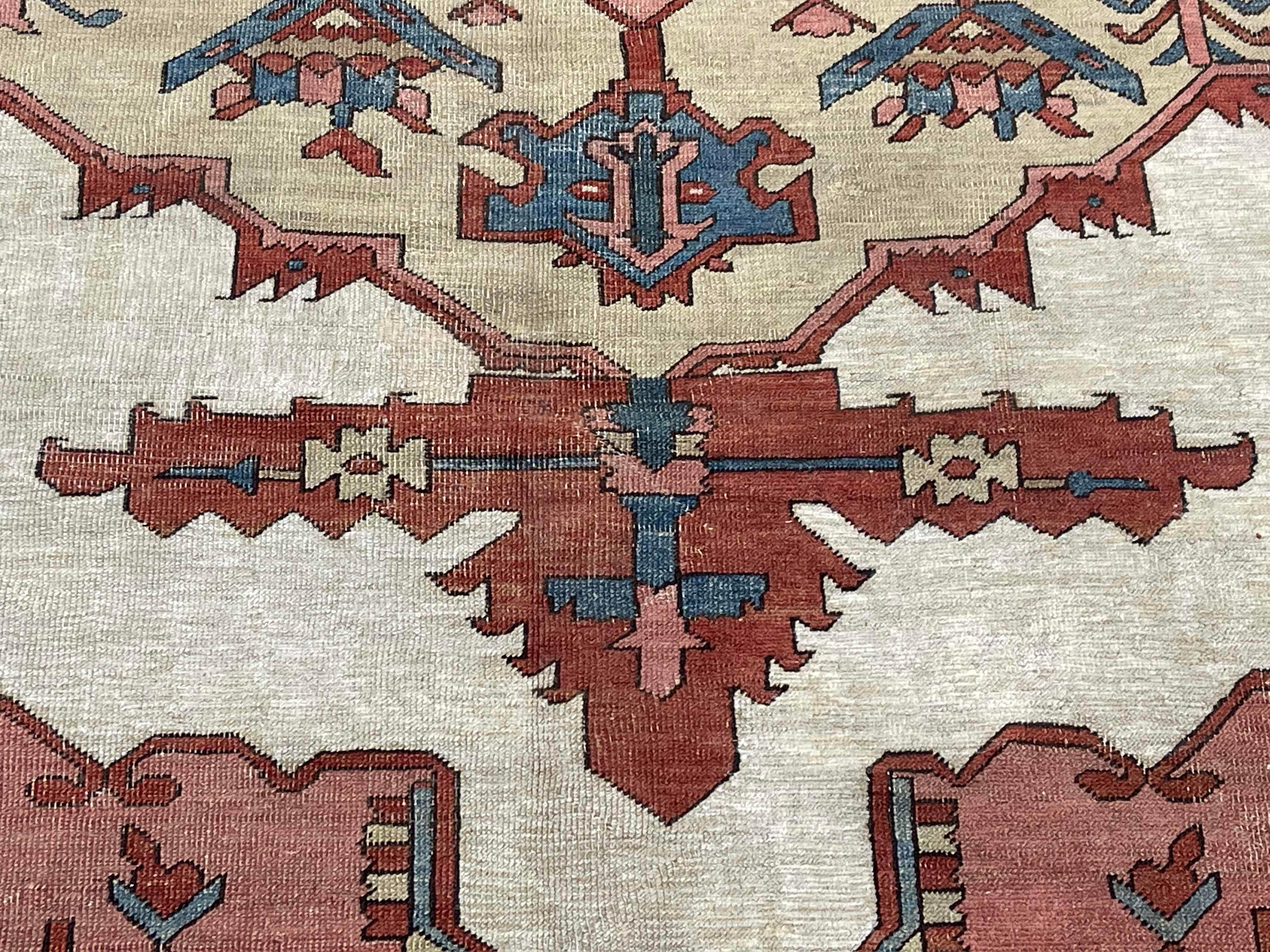 Antiker persischer Bakhshayesh-Teppich 10'3 x 10'9 (Handgeknüpft) im Angebot