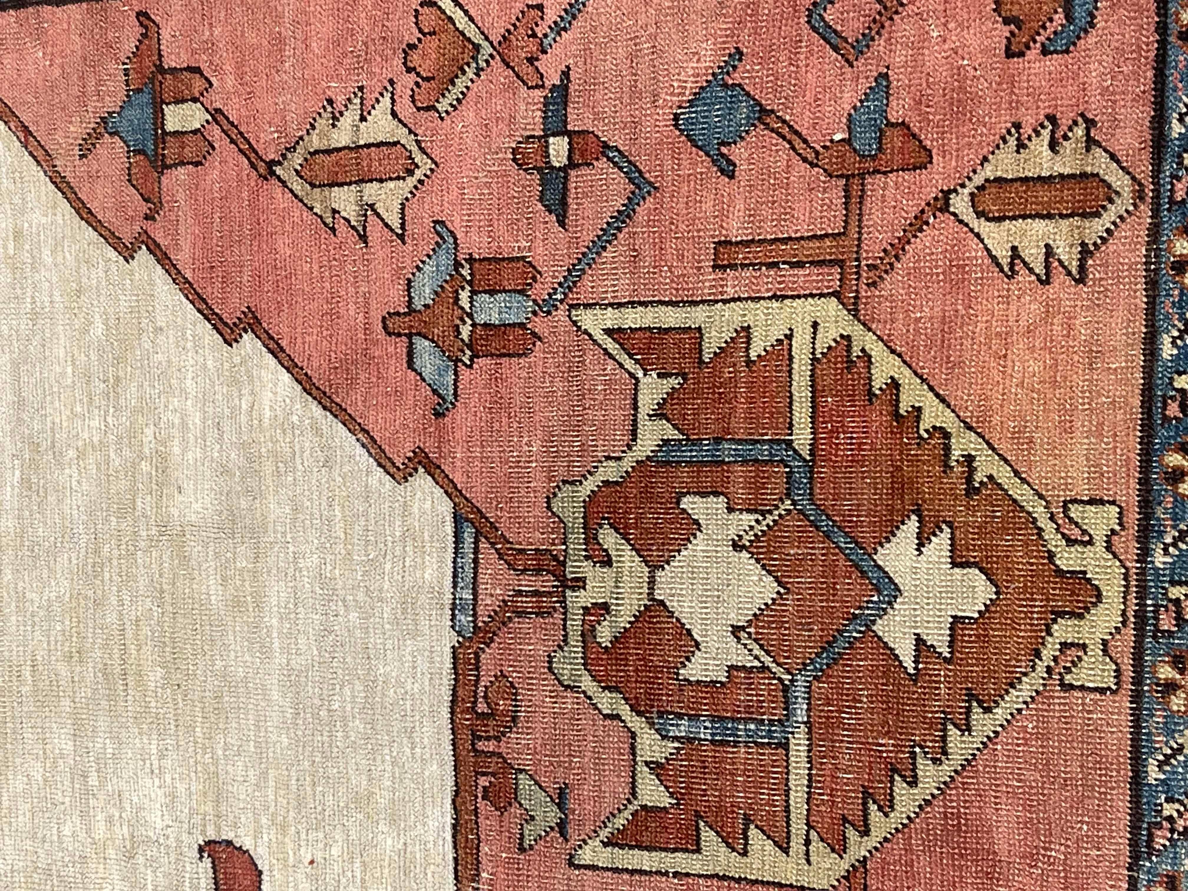 Antiker persischer Bakhshayesh-Teppich 10'3 x 10'9 (19. Jahrhundert) im Angebot
