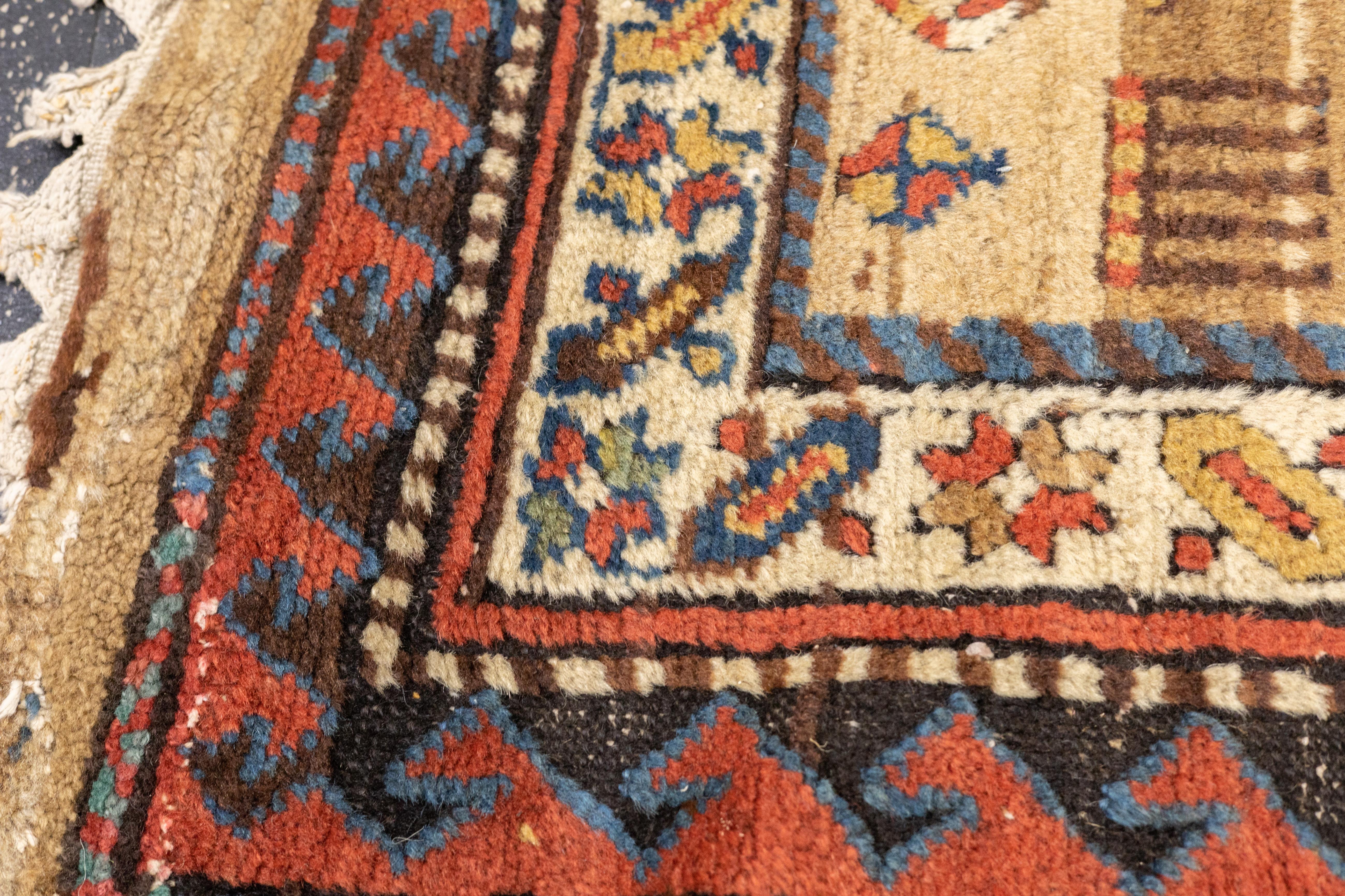 Antiker persischer Bakhshayesh-Teppich 3'6'' x 8'9'' im Angebot 3