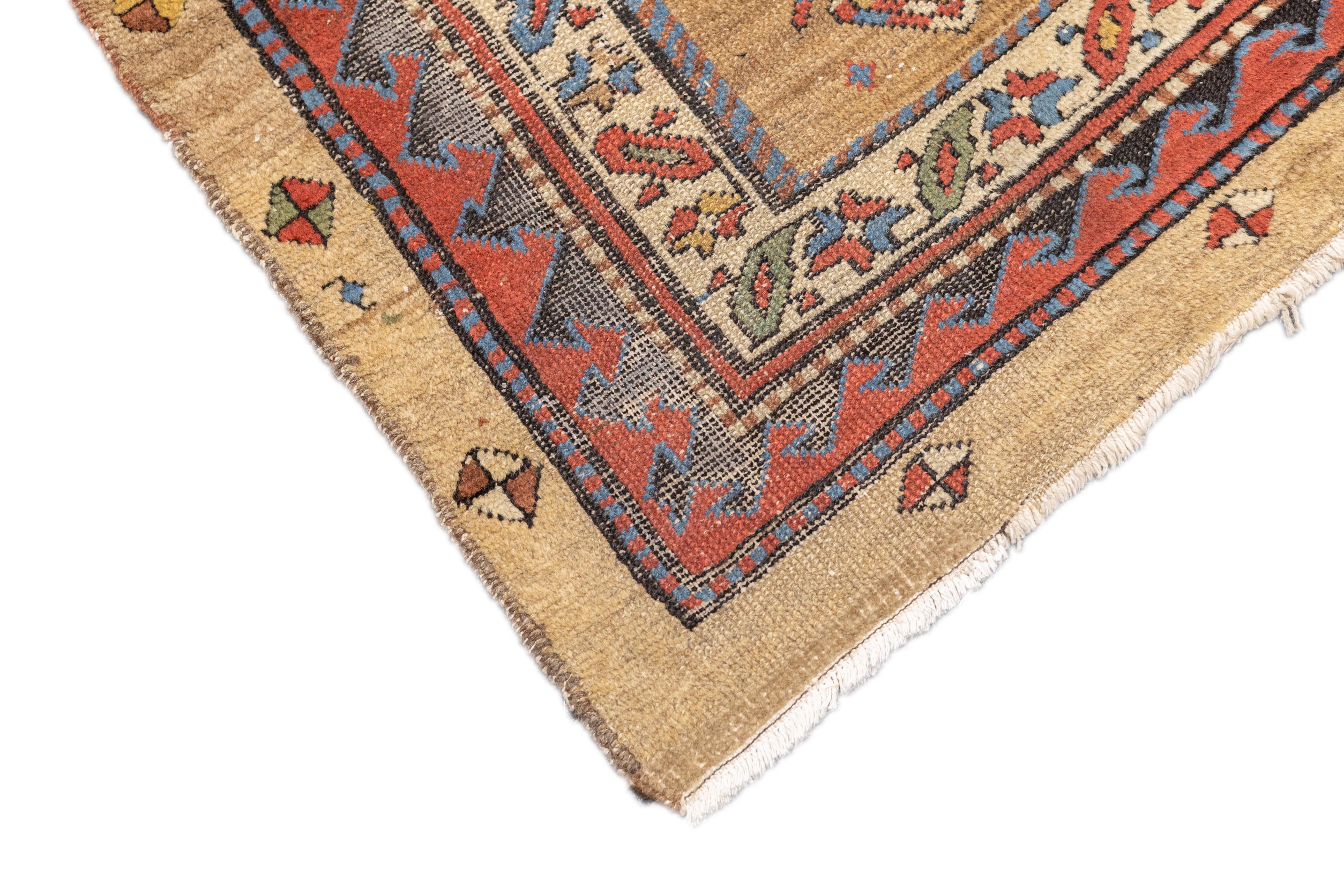 Antiker persischer Bakhshayesh-Teppich 3'6'' x 8'9'' (Persisch) im Angebot