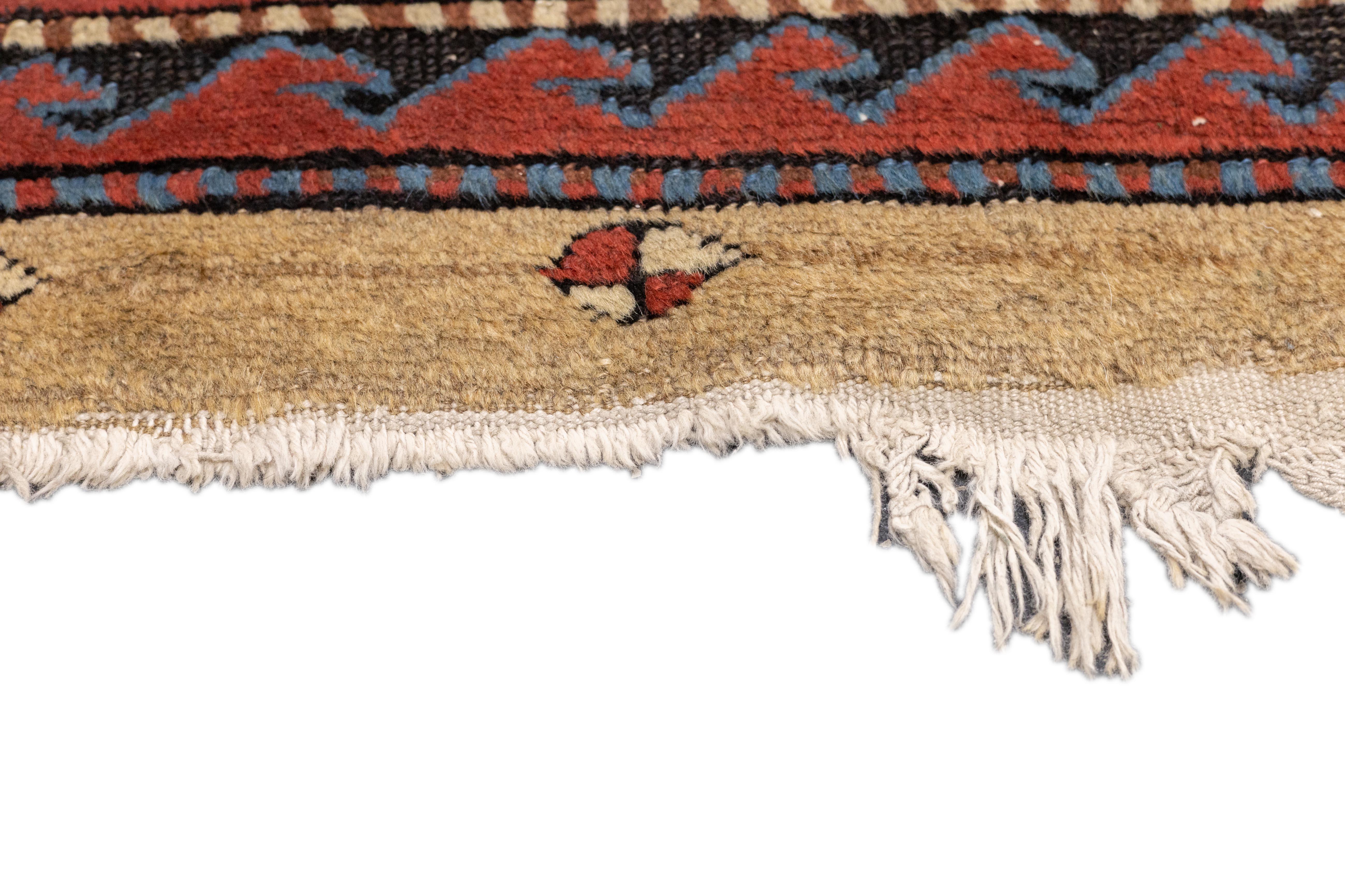 Antiker persischer Bakhshayesh-Teppich 3'6'' x 8'9'' im Zustand „Gut“ im Angebot in New York, NY