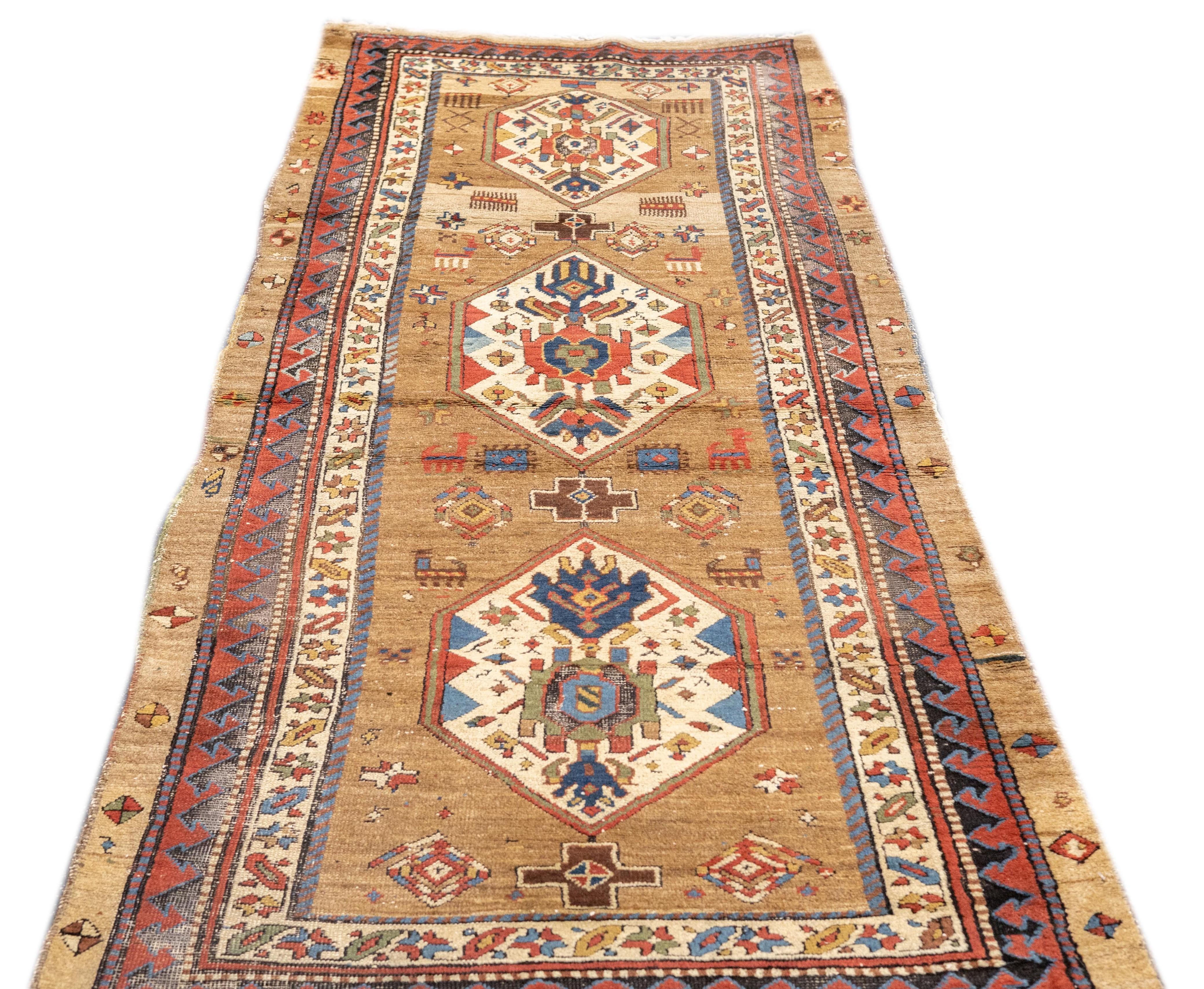 Antiker persischer Bakhshayesh-Teppich 3'6'' x 8'9'' (19. Jahrhundert) im Angebot