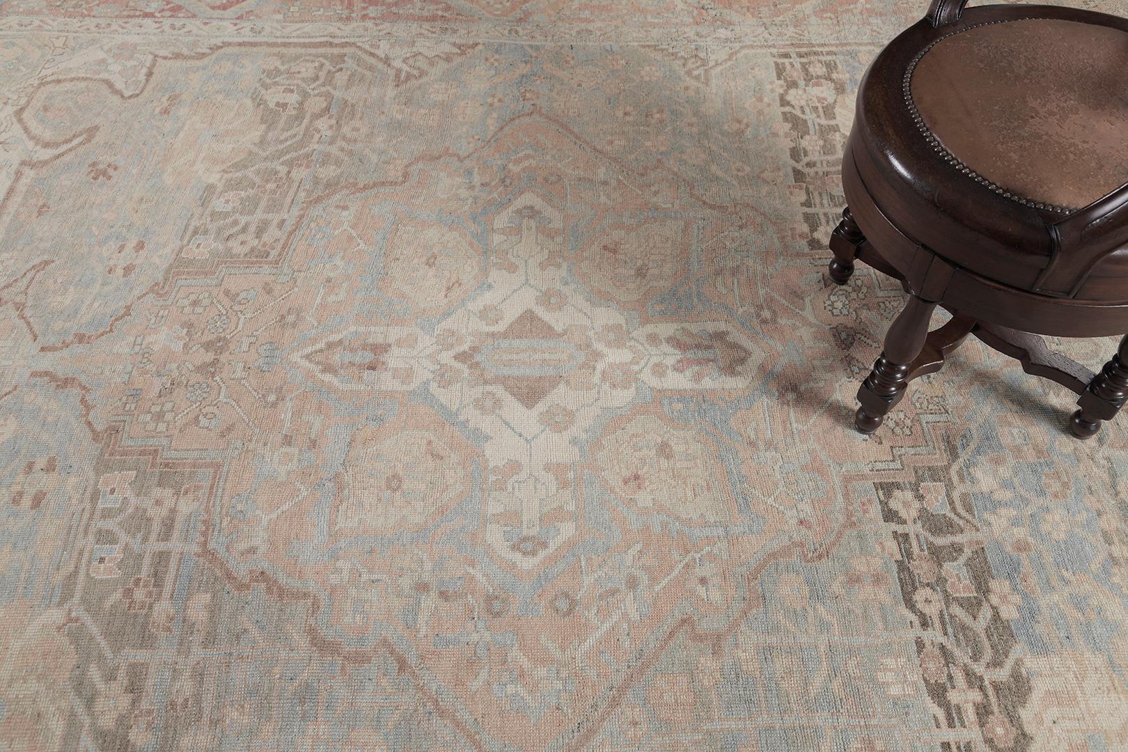 Antiker persischer Bakhtiar-Teppich (Handgeknüpft) im Angebot