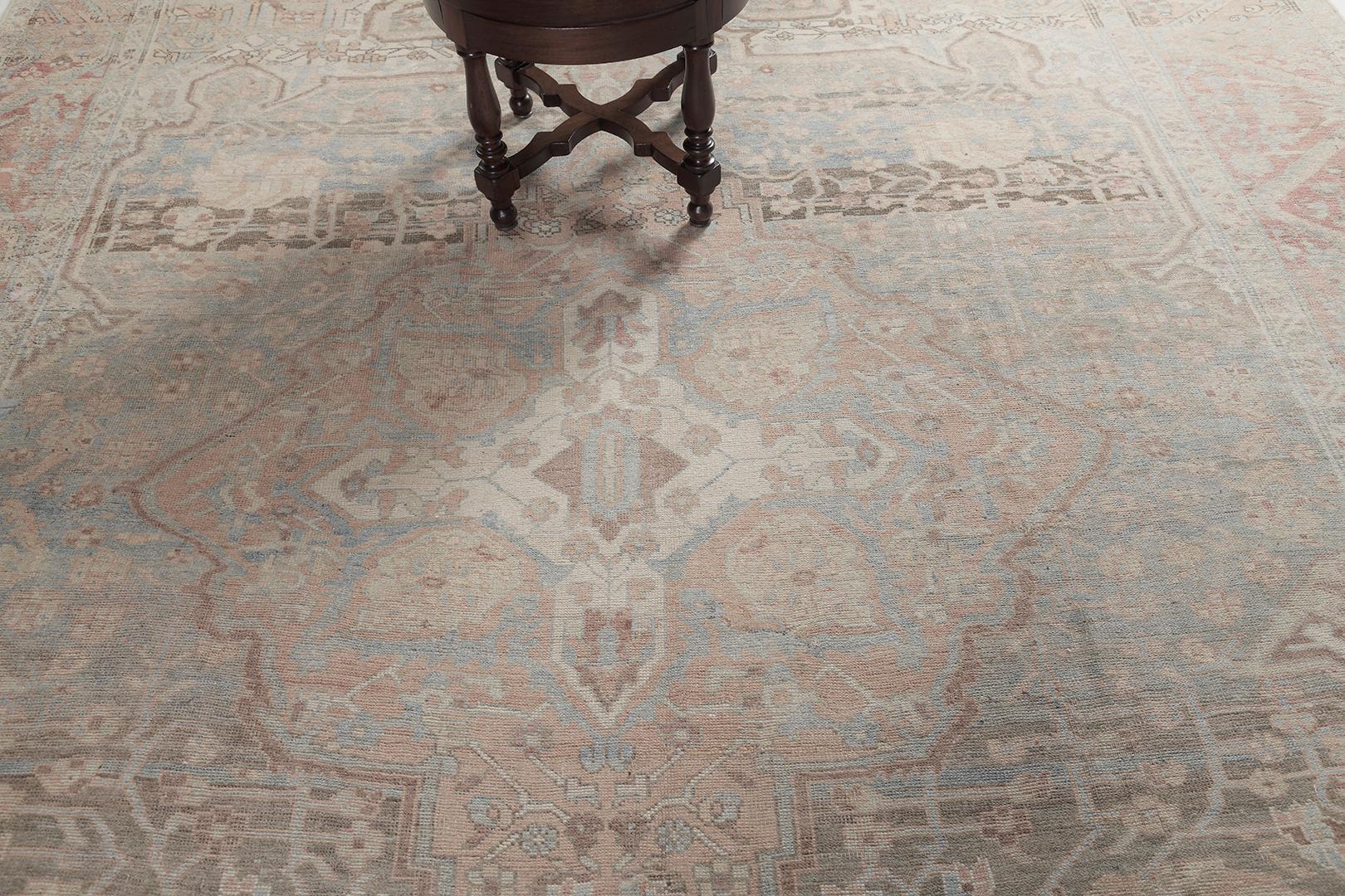 Antiker persischer Bakhtiar-Teppich im Angebot 1