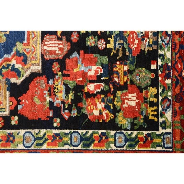 Noué à la main Tapis persan ancien Bakhtiar - Taille : 6'9x4'7 en vente