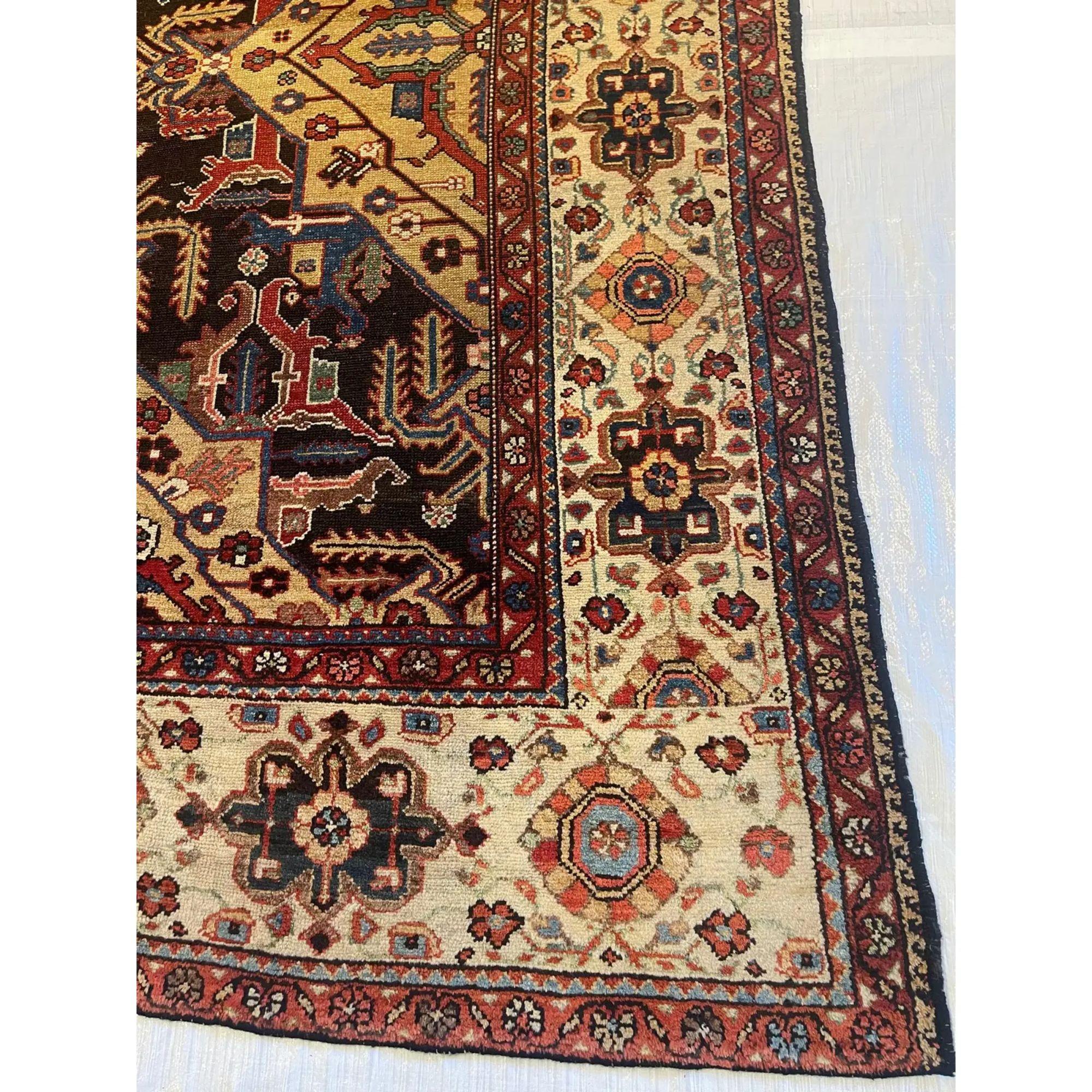 Antiker persischer Bakhtiar-Teppich mit geometrischem Medaillon - 16'5'' X 10'8'' (Stammeskunst) im Angebot