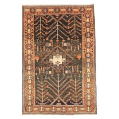 Tapis persan antique Bakhtiar avec détails floraux gris et rouges sur fond noir