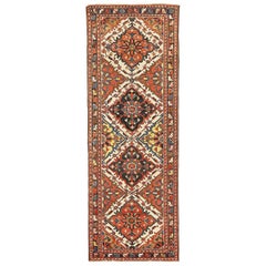 Tapis persan antique Bakhtiar avec détails floraux rouges et marins sur fond ivoire