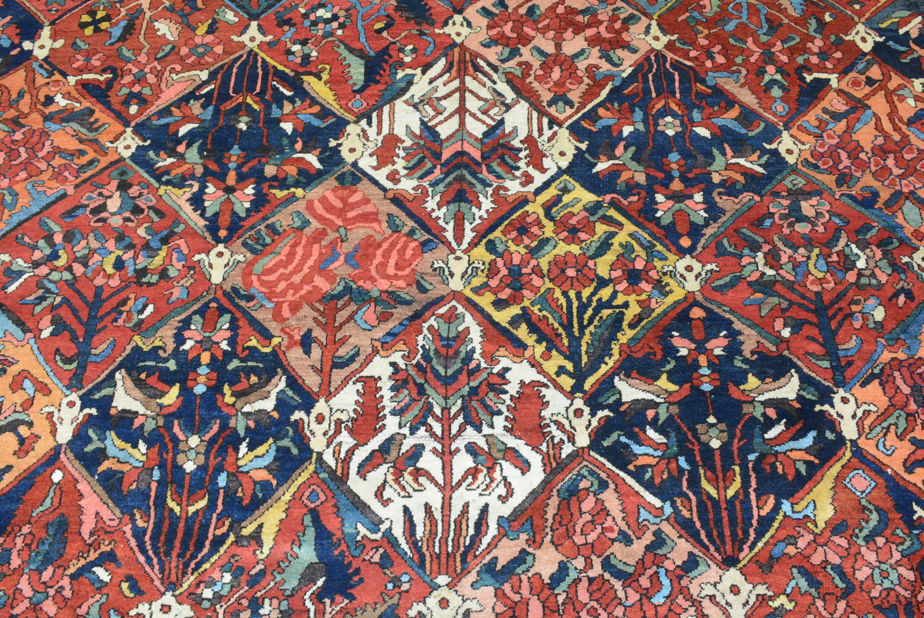 Antiker persischer Bakhtiari-Teppich aus Persien im Zustand „Hervorragend“ im Angebot in Closter, NJ