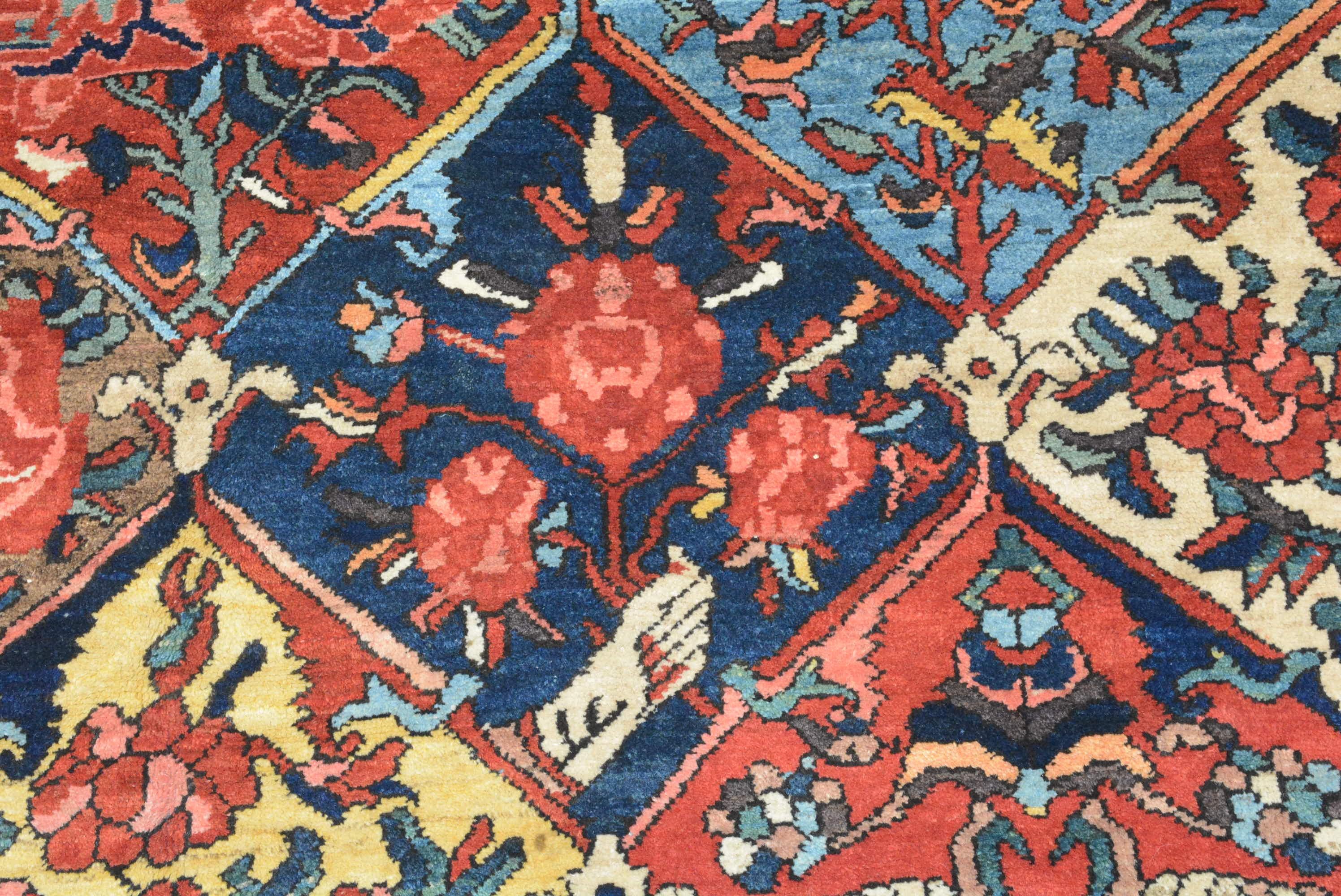 Antiker persischer Bakhtiari-Teppich aus Persien (20. Jahrhundert) im Angebot