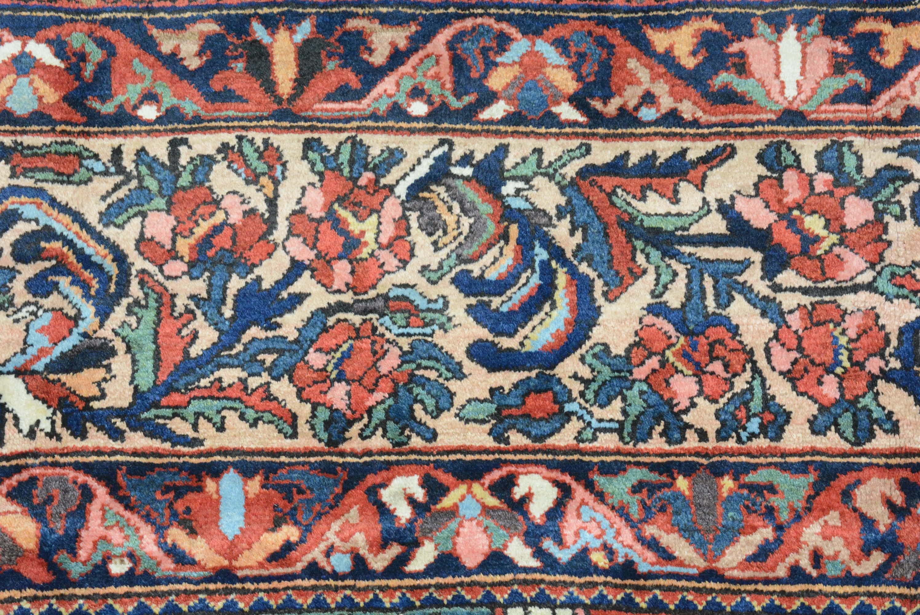 Antiker persischer Bakhtiari-Teppich aus Persien im Angebot 1