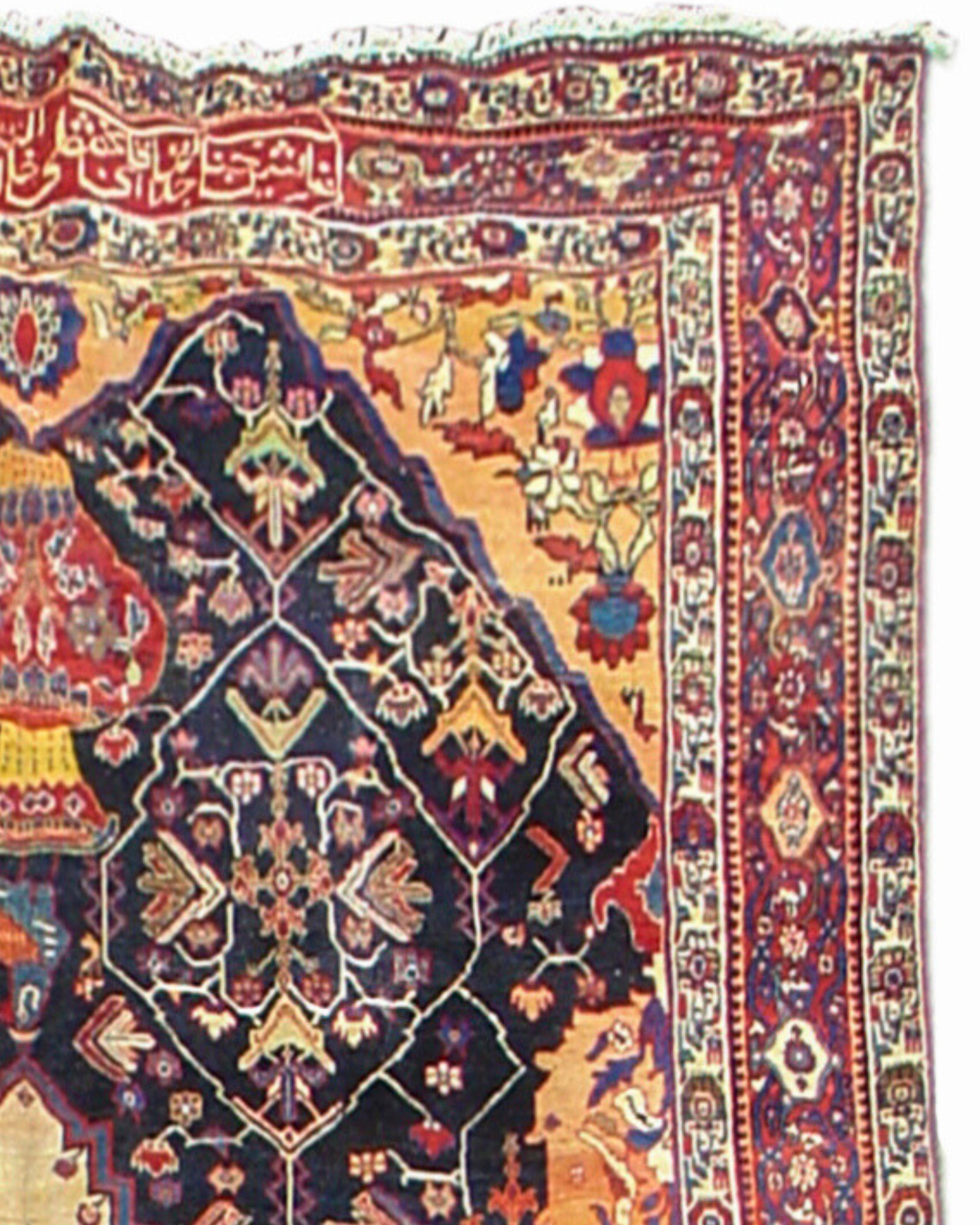 Antiker persischer Bachtiari-Teppich, frühes 20. Jahrhundert

Die persische Schrift in der oberen Mitte dieses Bachtiari-Teppichs weist darauf hin, dass der Teppich als Sonderbestellung für einen Regierungsbeamten gefertigt wurde. Das Wort farmayesh