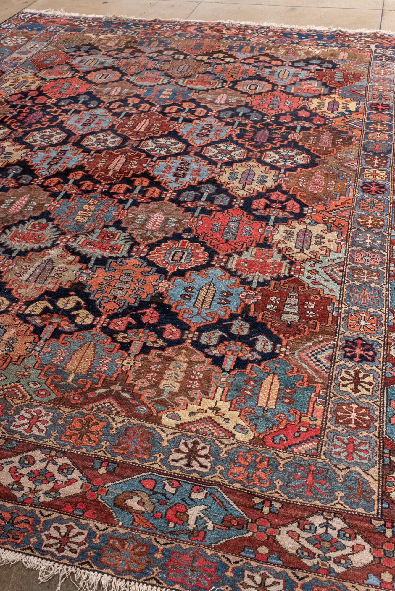 Alfombra persa antigua Bakhtiari Garden Panel Persa en venta