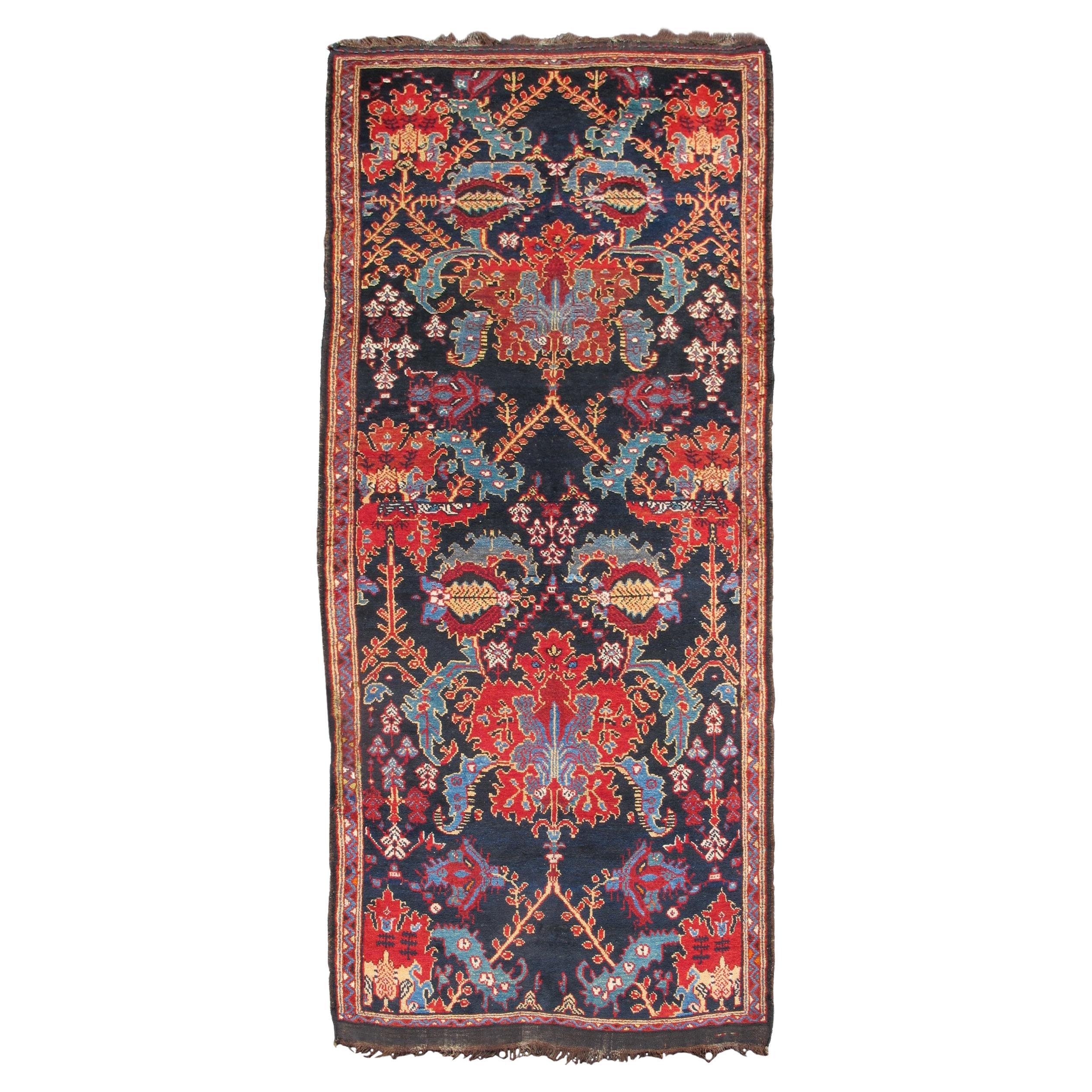 Antiker persischer langer Bakhtiari-Teppich, um 1920