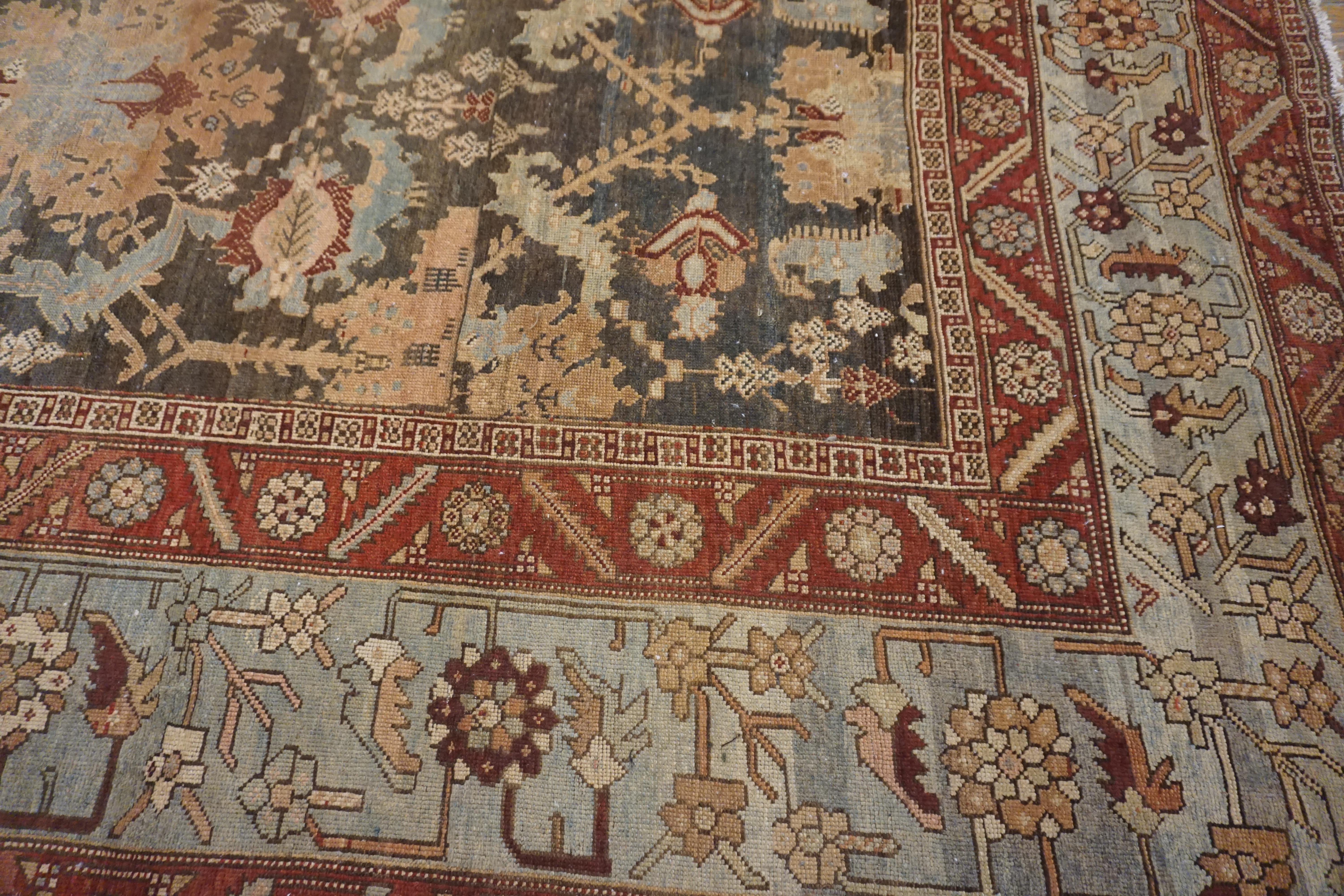 Late 19th Century Persian Bakhtiari Carpet ( 13'10