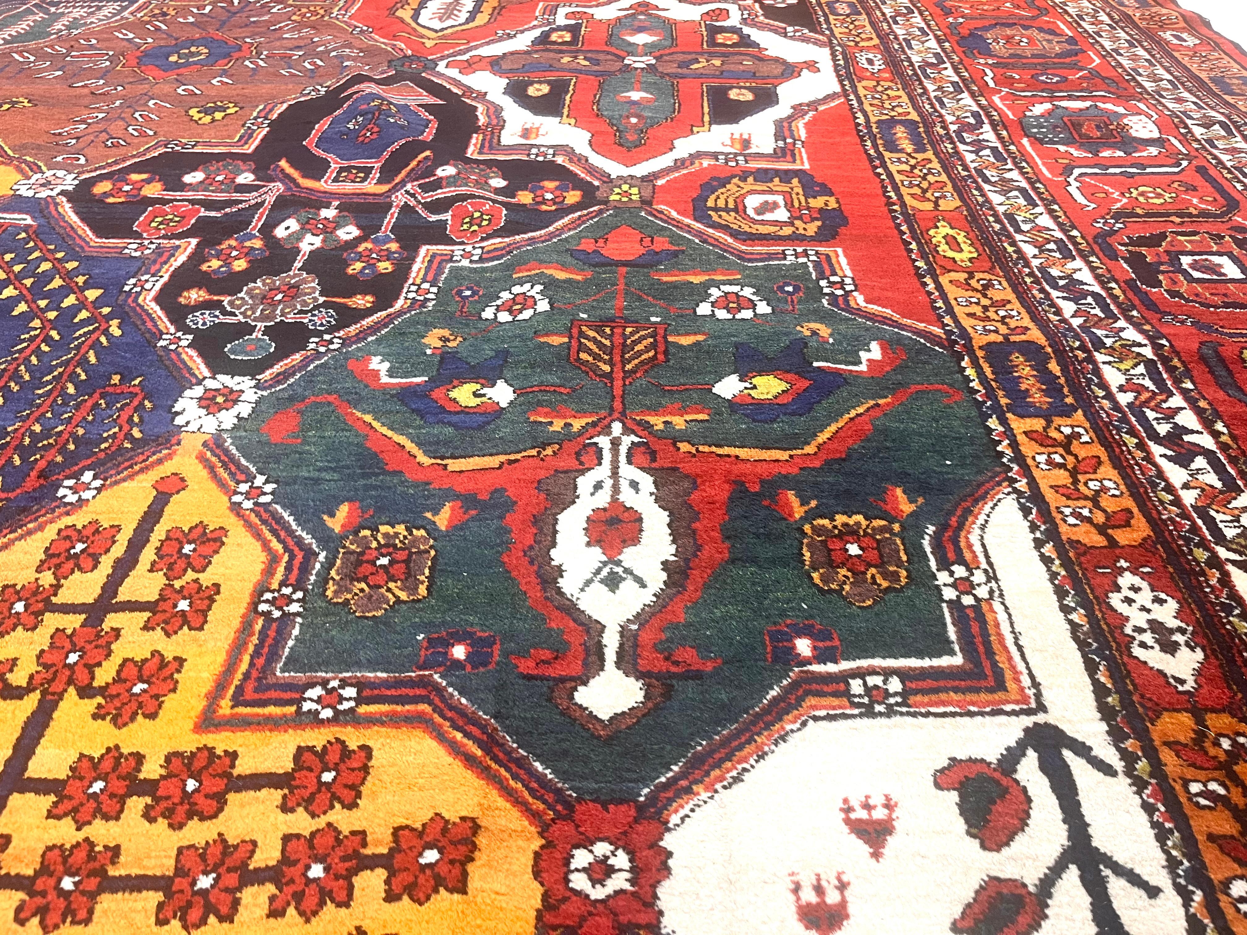 Antiker persischer Bakhtiari Teppich 13'6 x 20'5 im Angebot 1