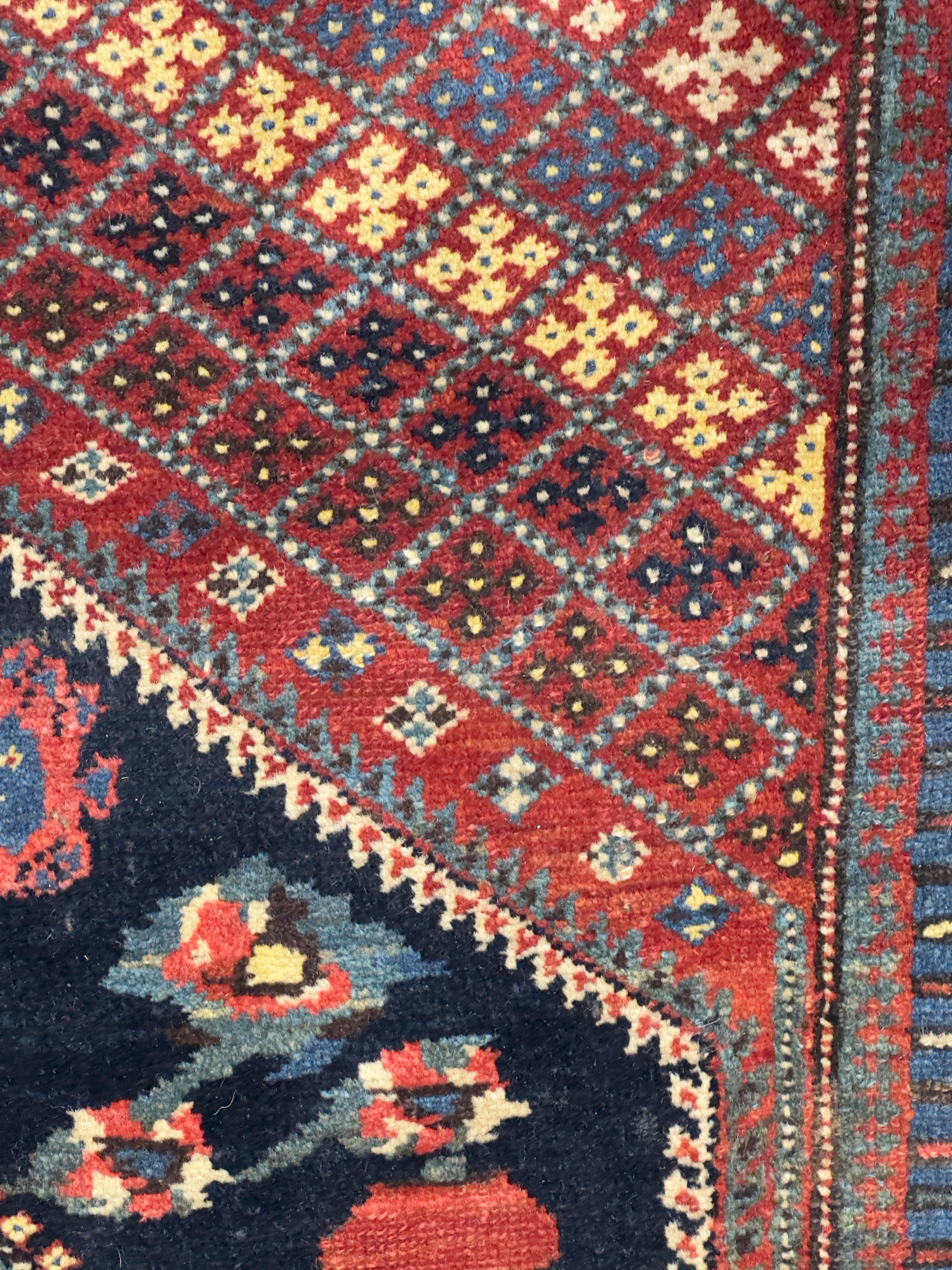 Antiker persischer Bakhtiari Teppich 4'10