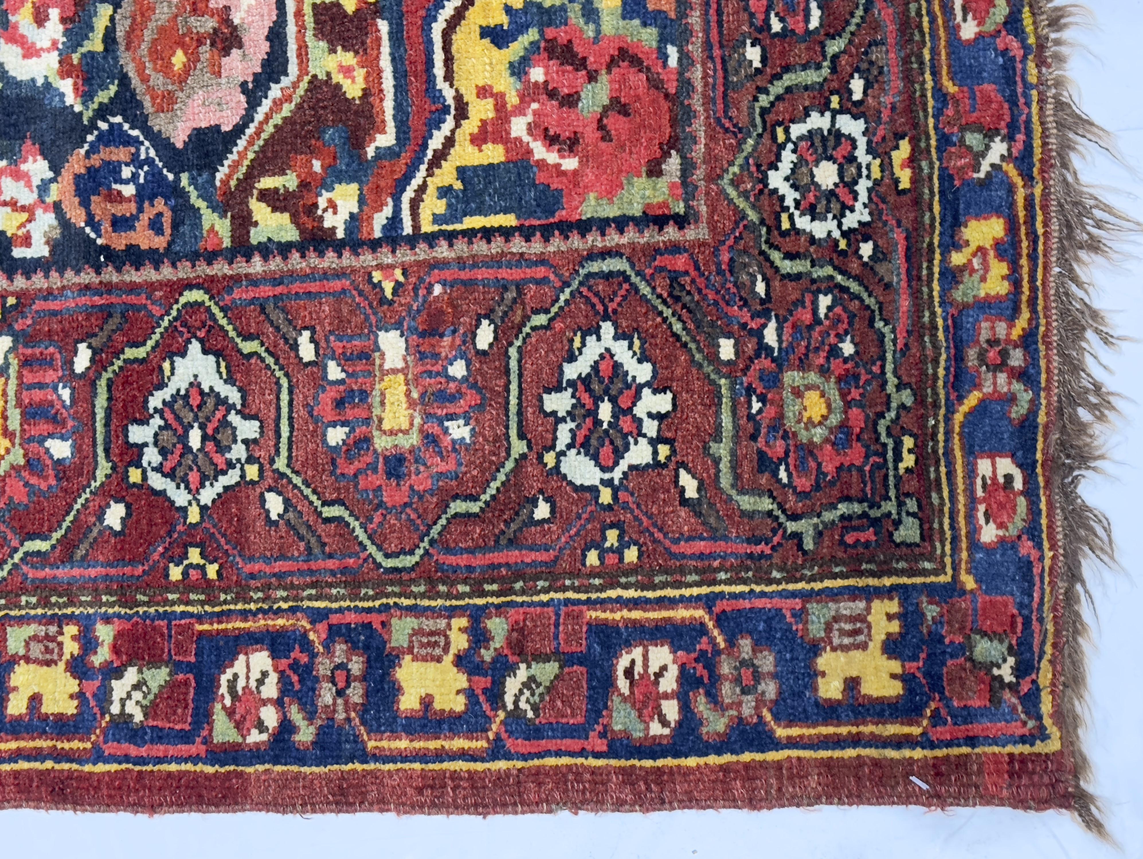 Antike persische Bakhtiari Teppich 4'3
