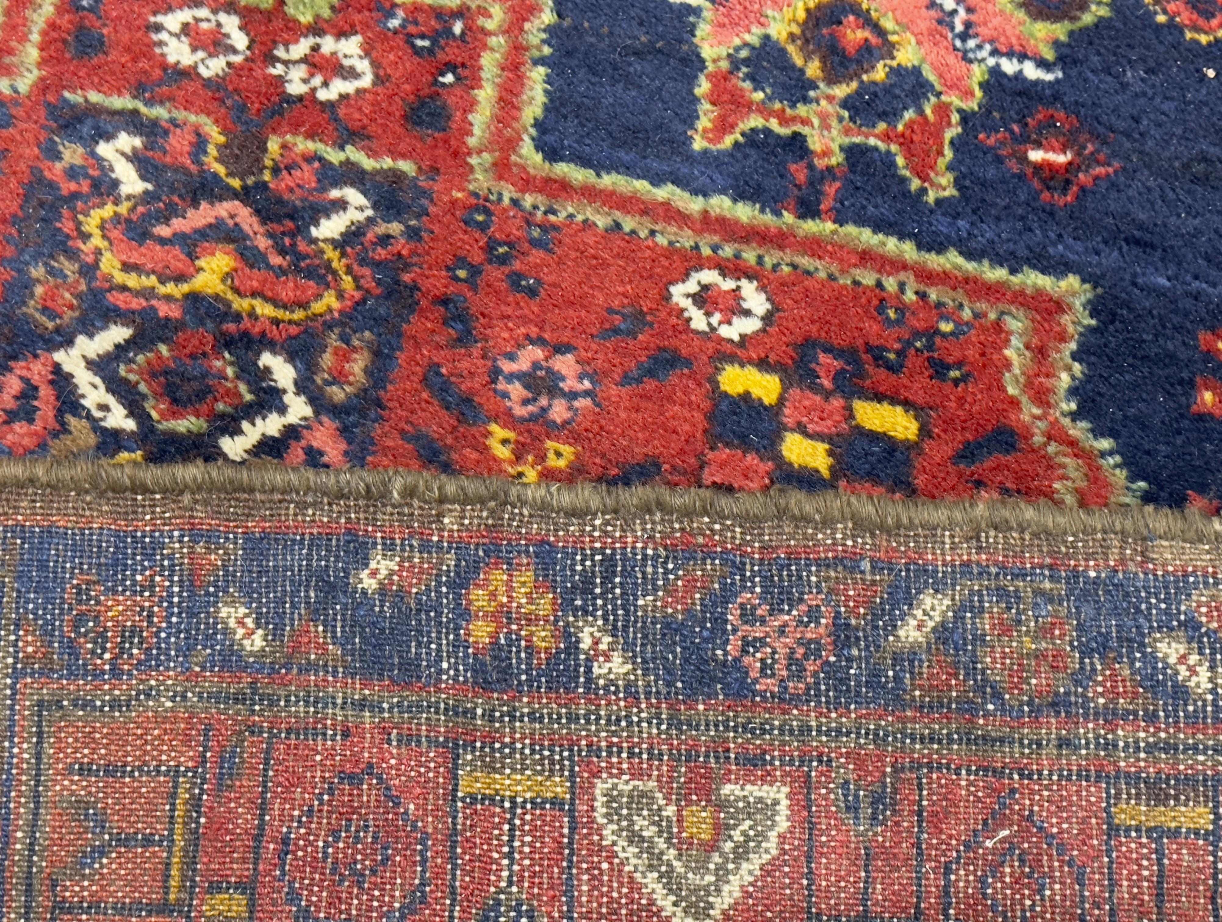 Antike persische Bakhtiari Teppich 4'9