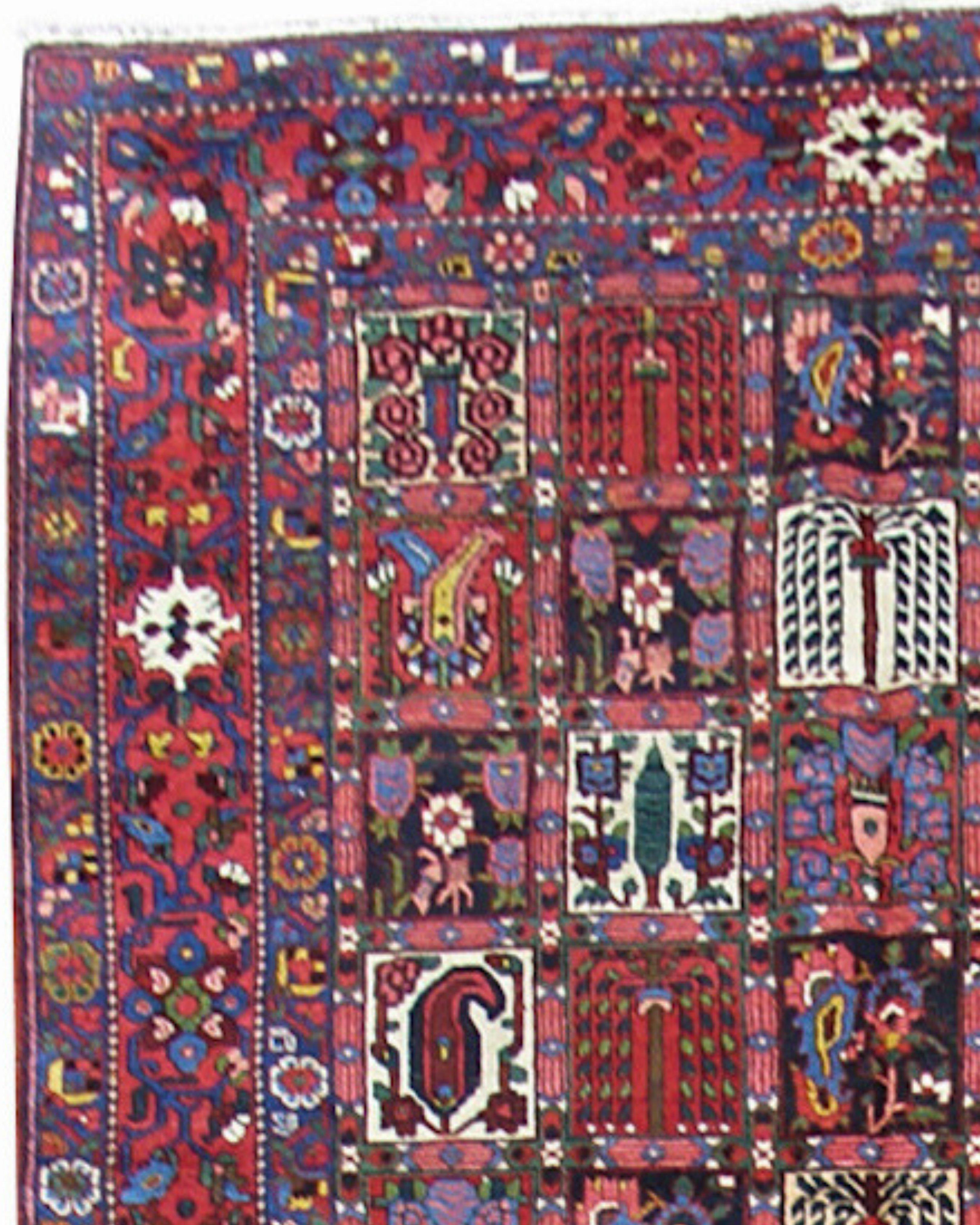 Antiker persischer Bakhtiari-Teppich, frühes 20. Jahrhundert (Persisch) im Angebot