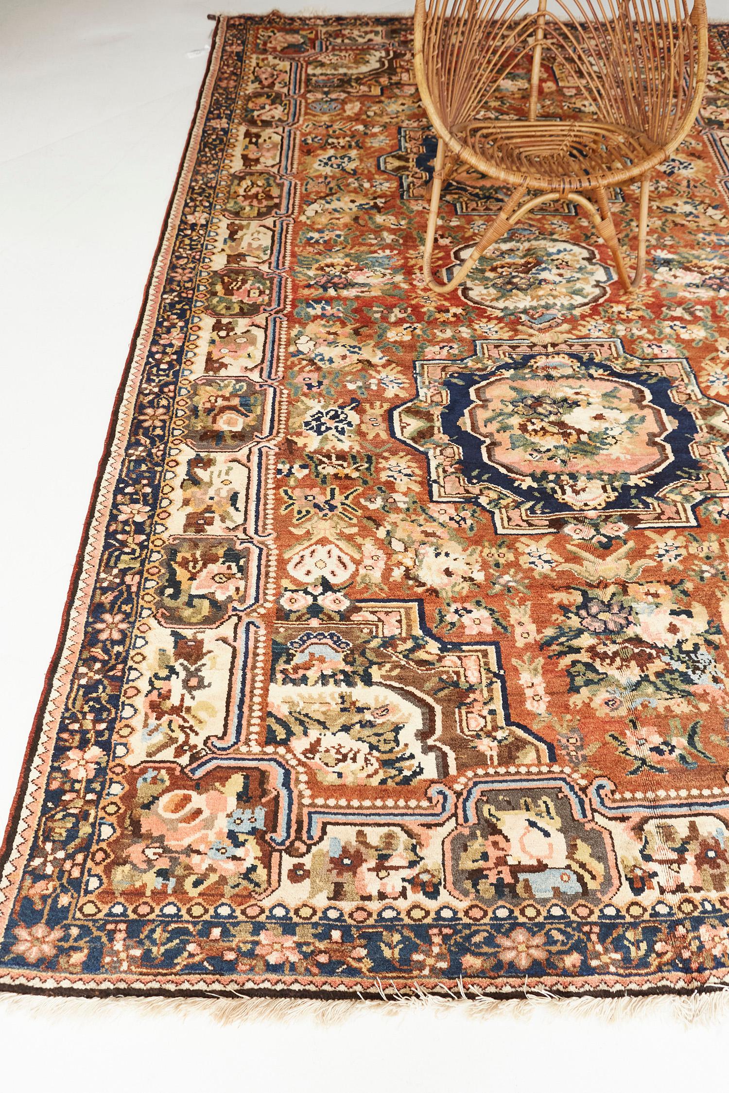 Antique Persian Bakhtiari Rug Floral Design from Mehraban In Good Condition In WEST HOLLYWOOD, CA